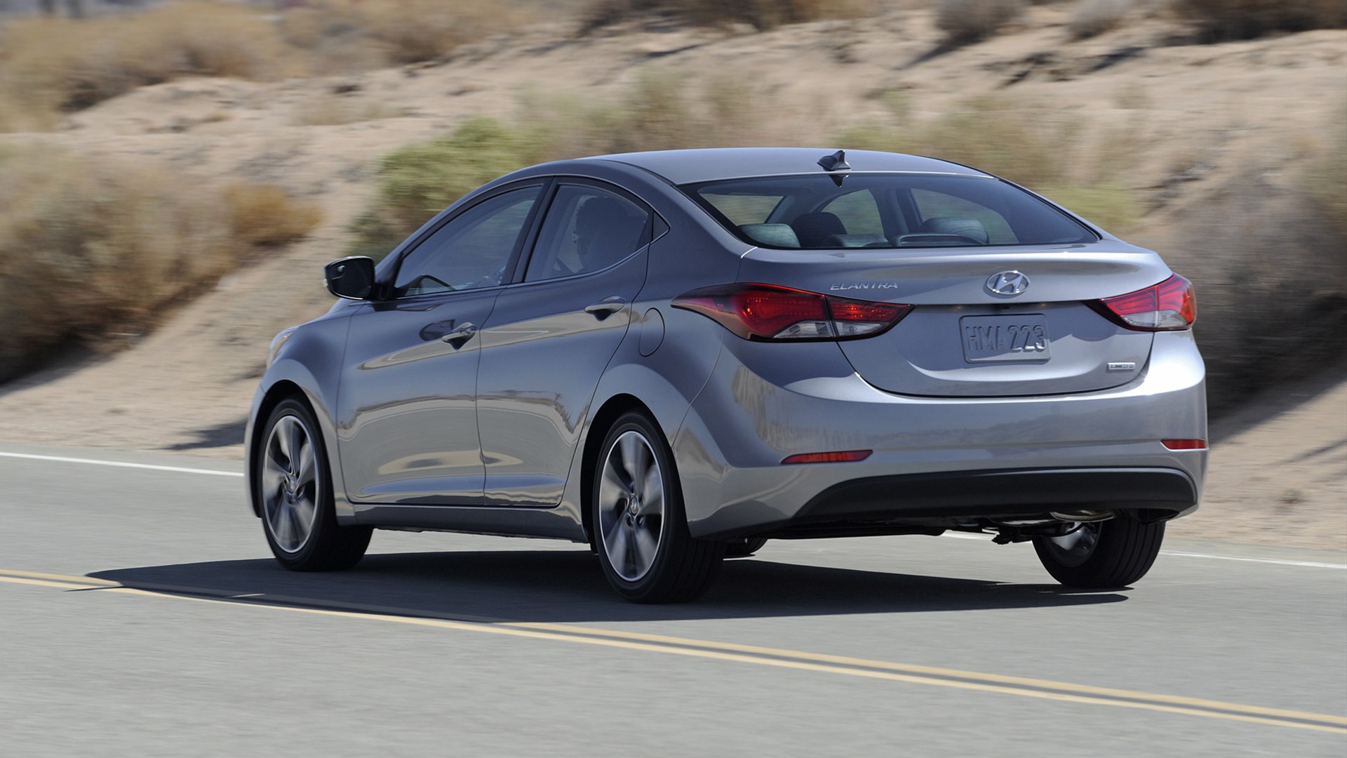 Красивый автомобиль Hyundai Elantra 2014