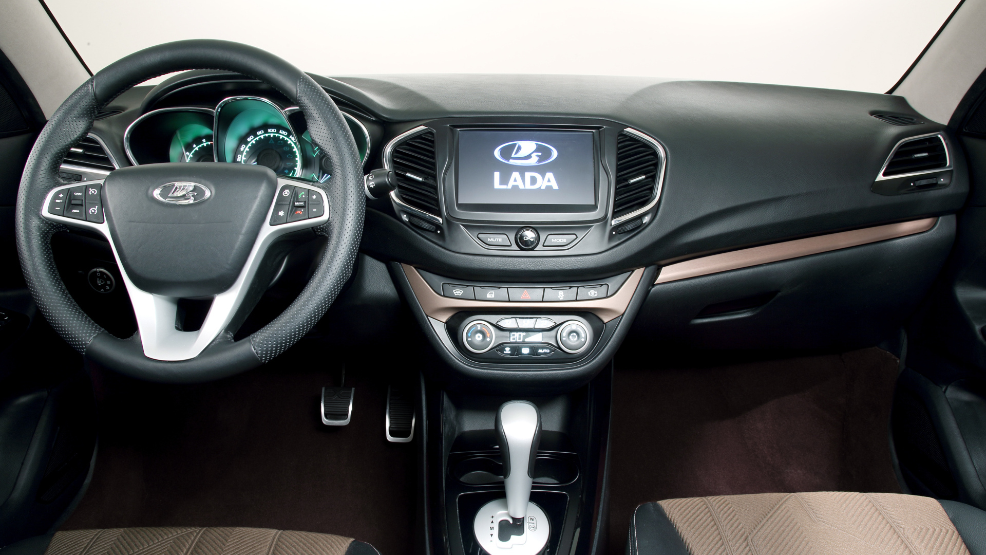 За рулем Лады Веста