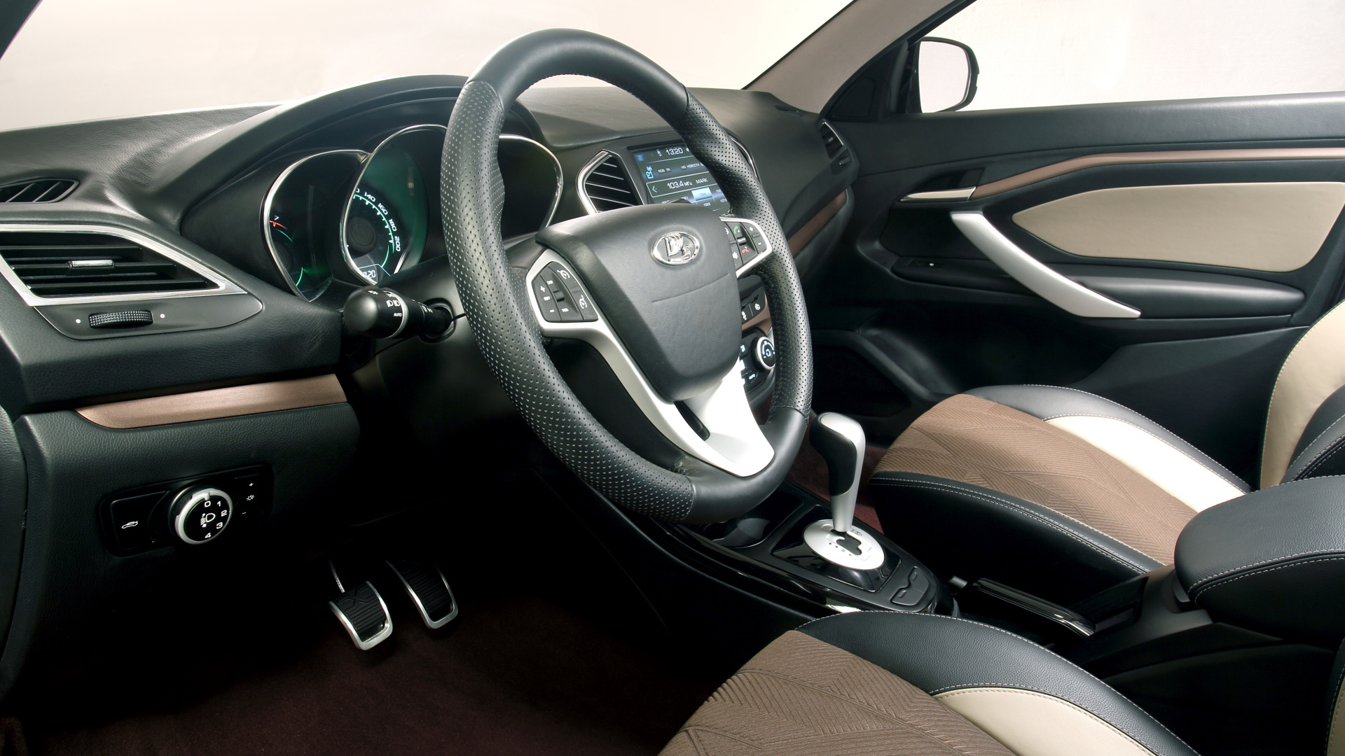 В салоне новой Лады Веста