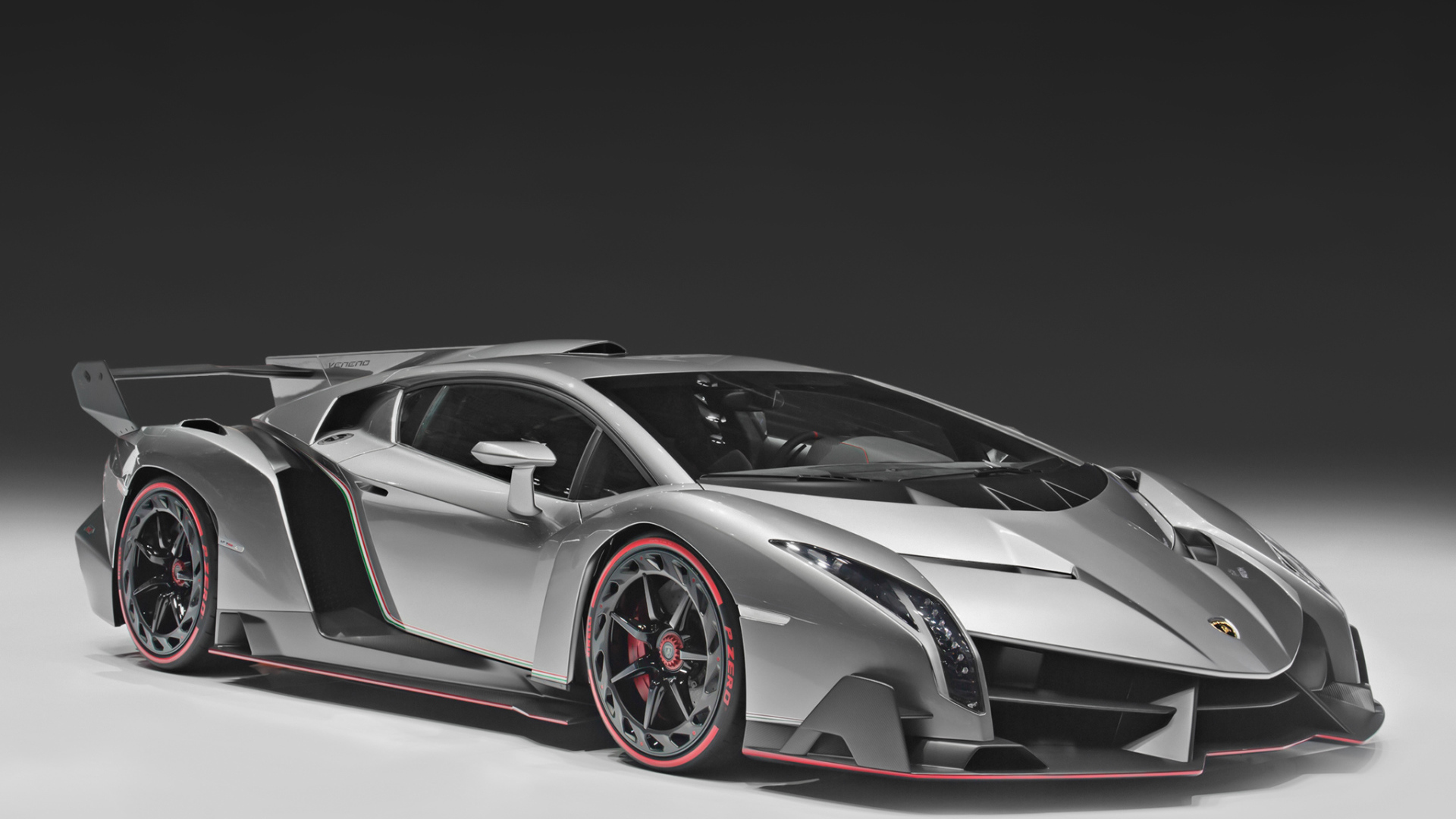 Автомобиль марки Lamborghini модели Veneno