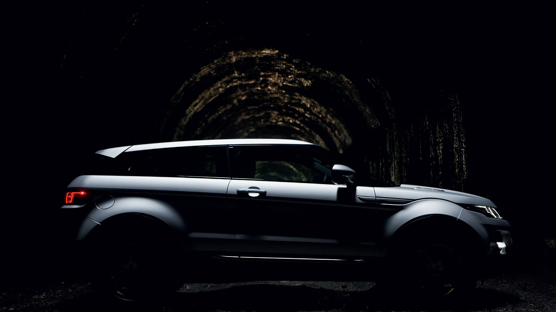 Красивый автомобиль Land Rover A8 в Москве