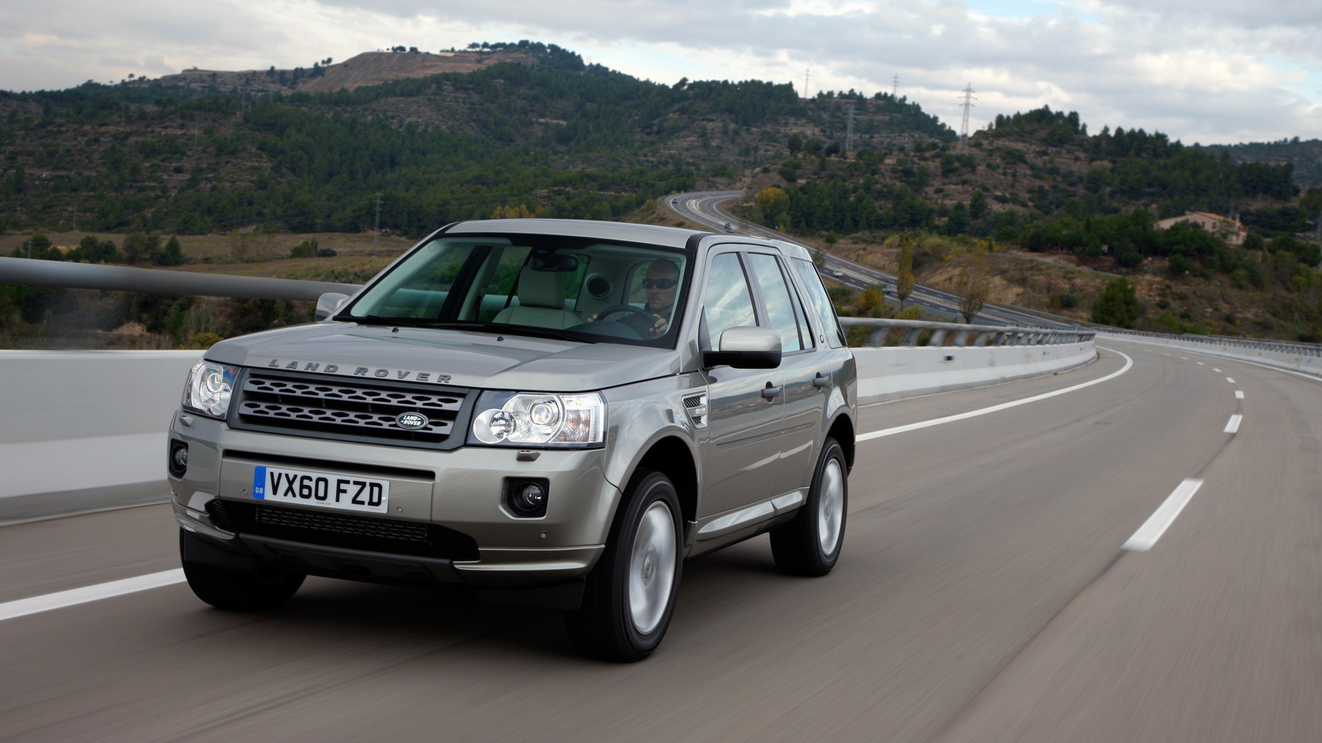 Красивый автомобиль Land Rover Freelander 2 в Москве