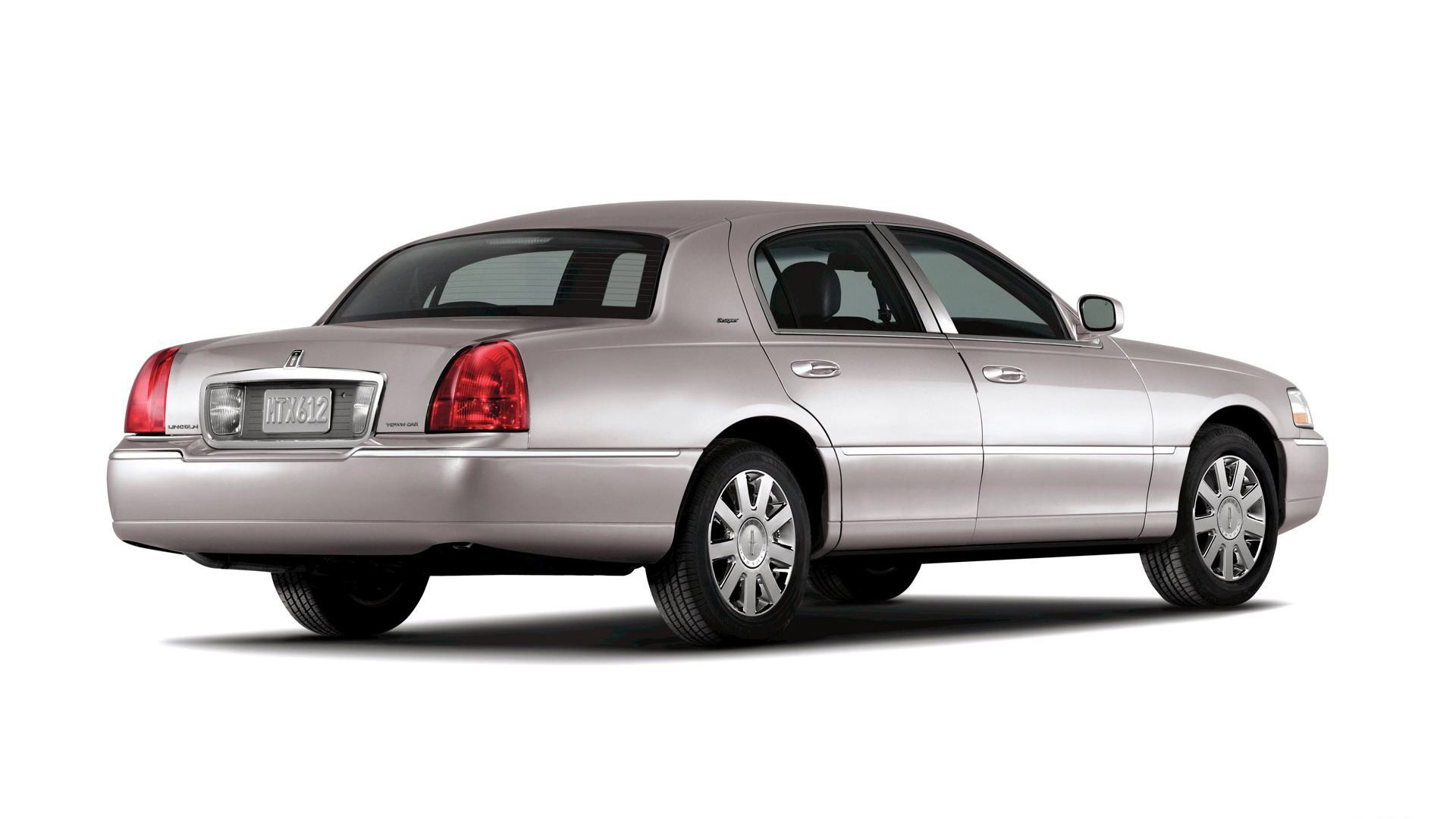 Новая машина Lincoln Town Car