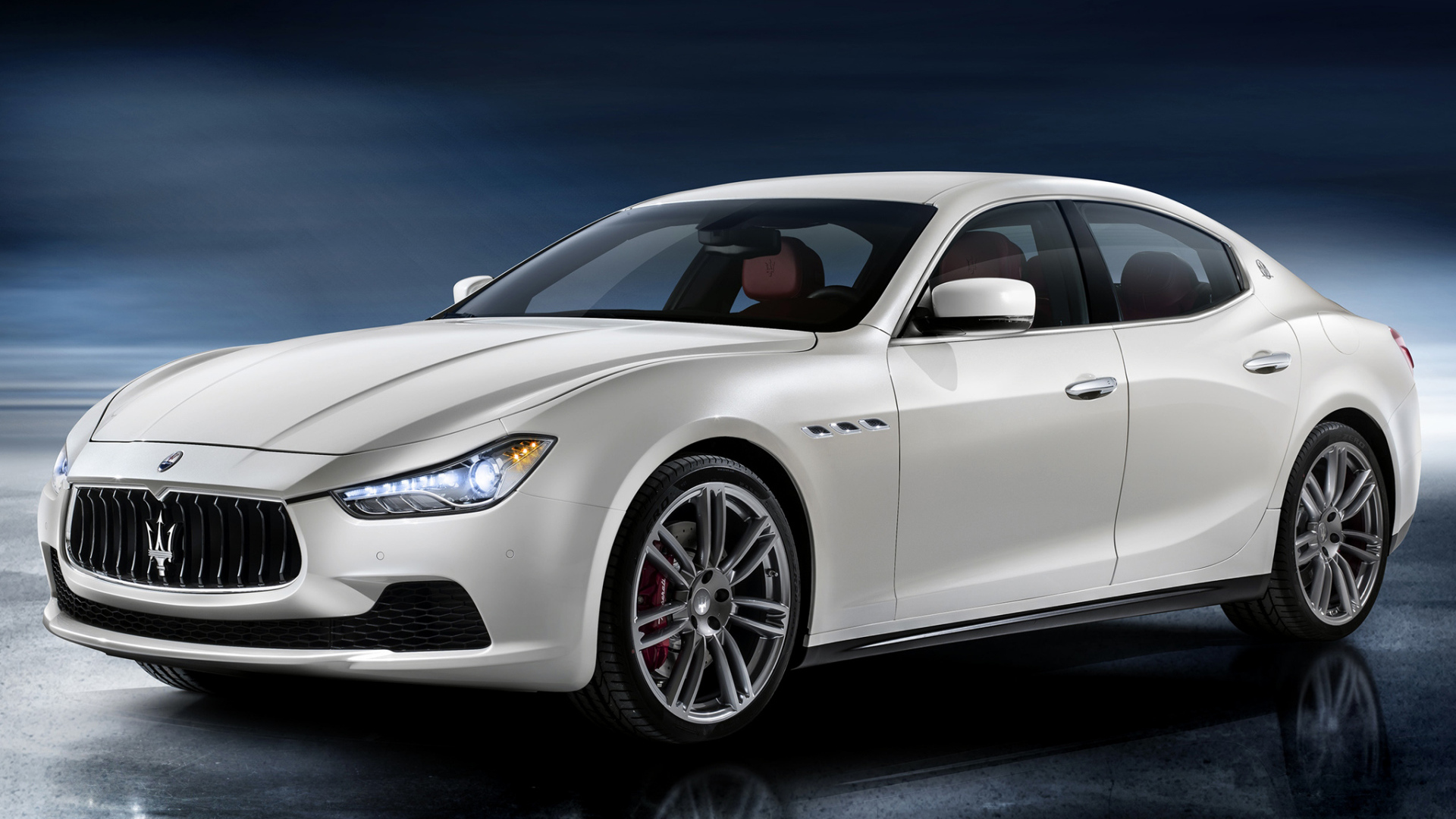 Красивый автомобиль Maserati Ghibli