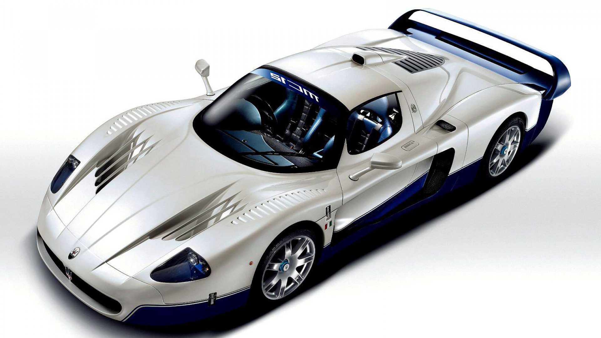 Дизайн автомобиля Maserati MC12