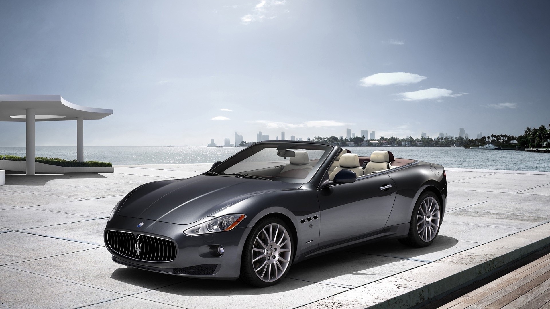 Автомобиль Maserati grancabrio
