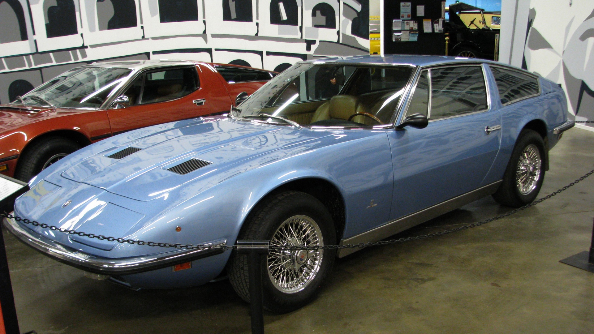 Надежный автомобиль Maserati Indy