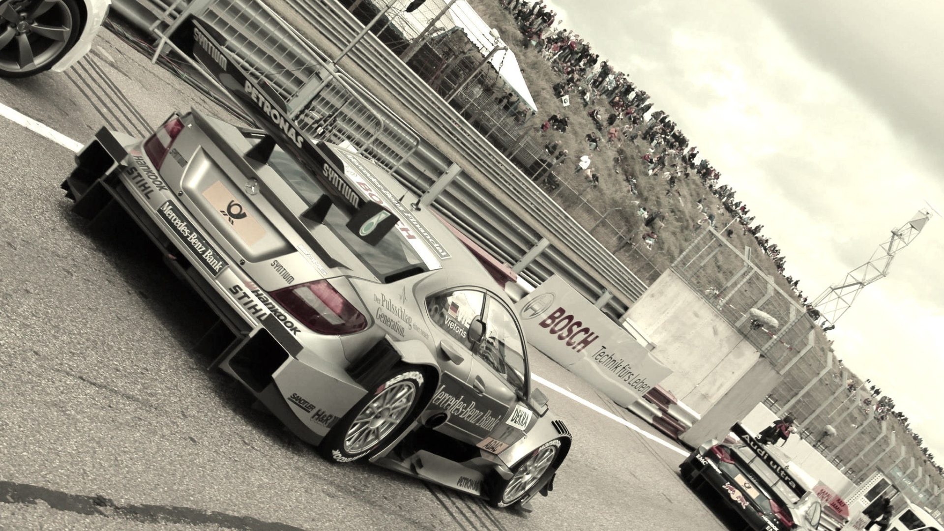 Мерседес на гоночном треке