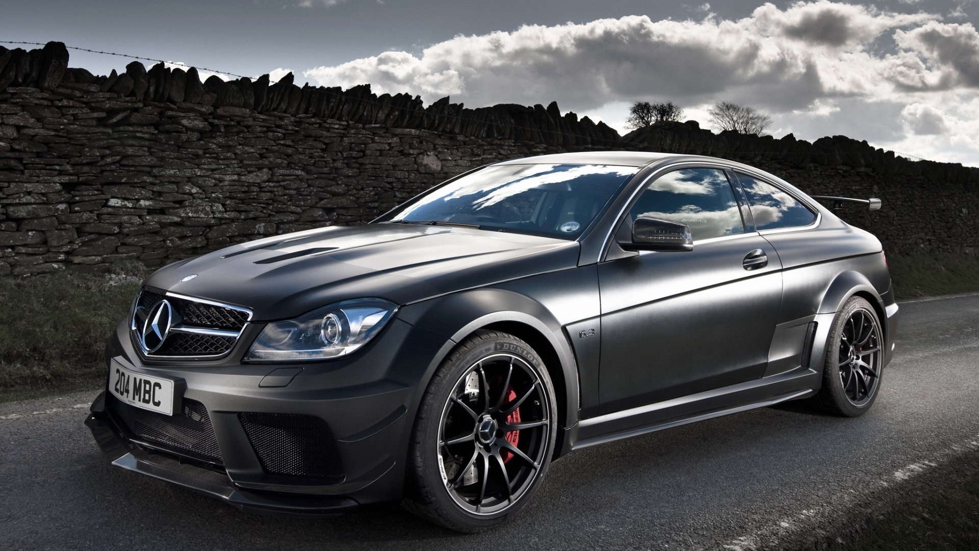 Мерседес C63 серебристый