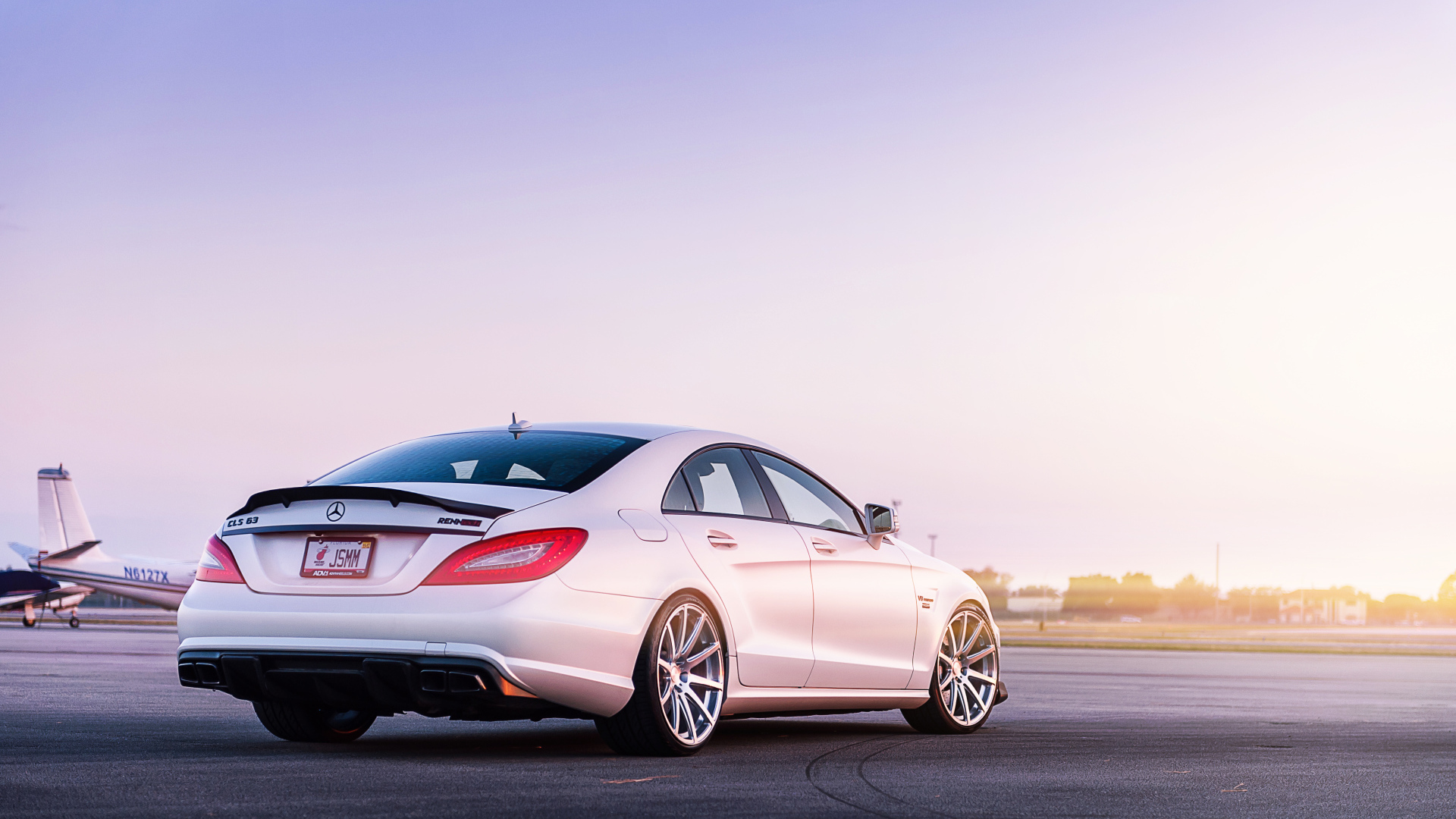 Белый мерседес C218