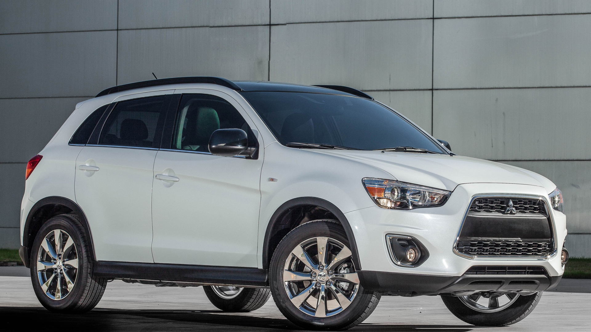 Красивый автомобиль Mitsubishi Outlander