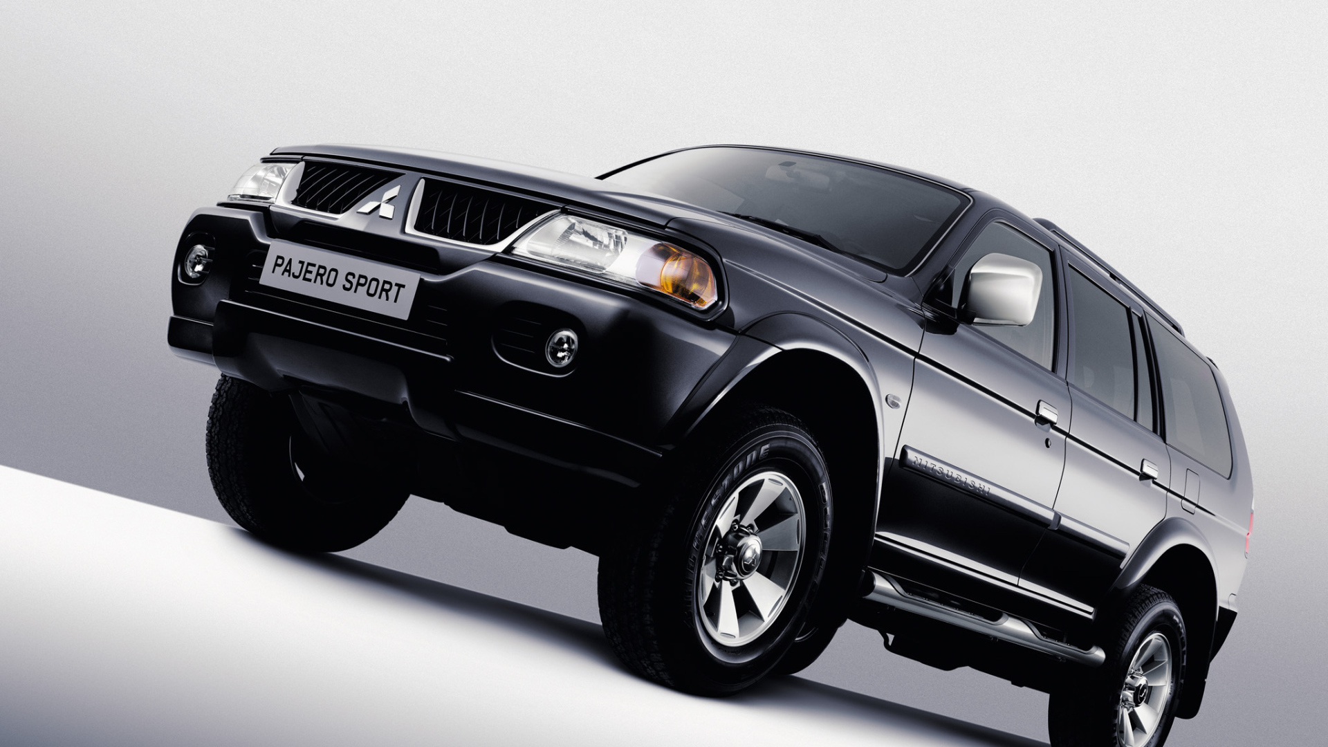 Новая машина Mitsubishi Pajero Sport