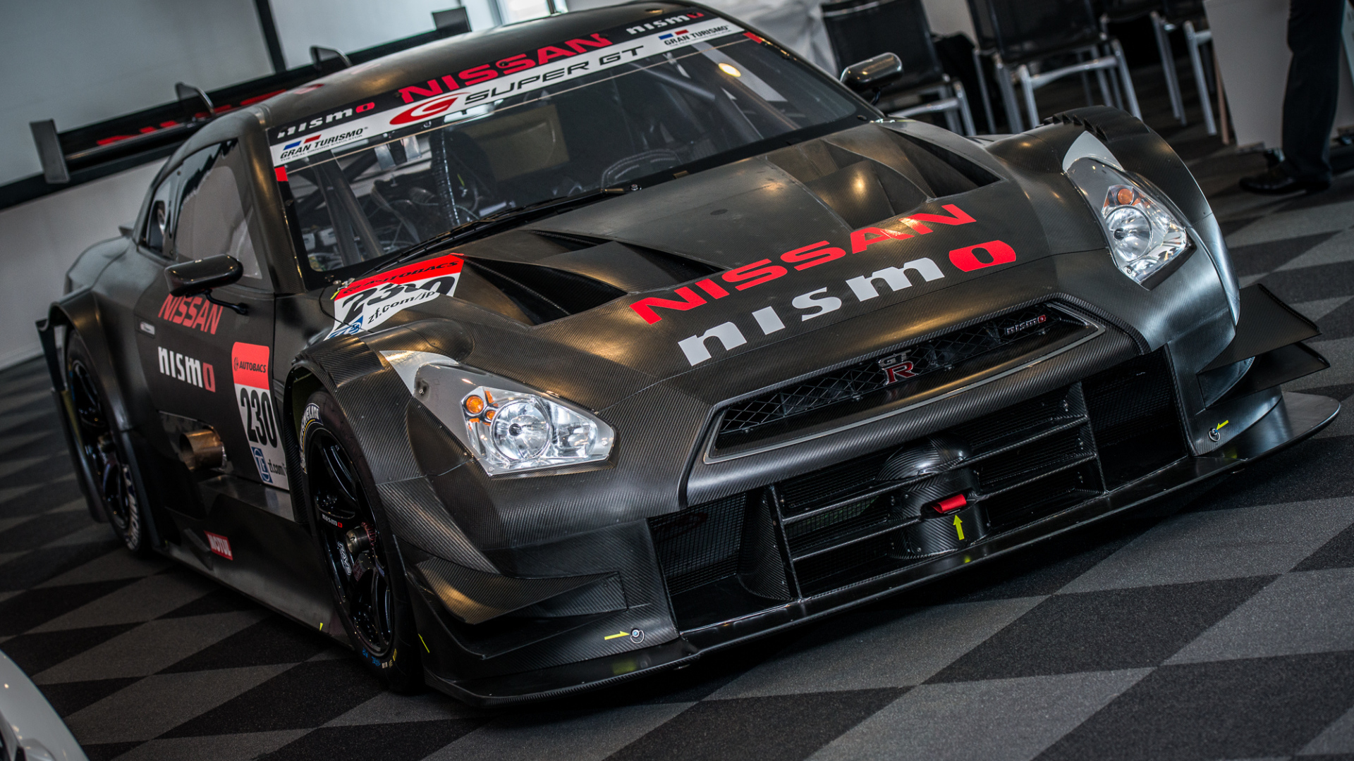 Новая машина Nissan GT-R Nismo 2014