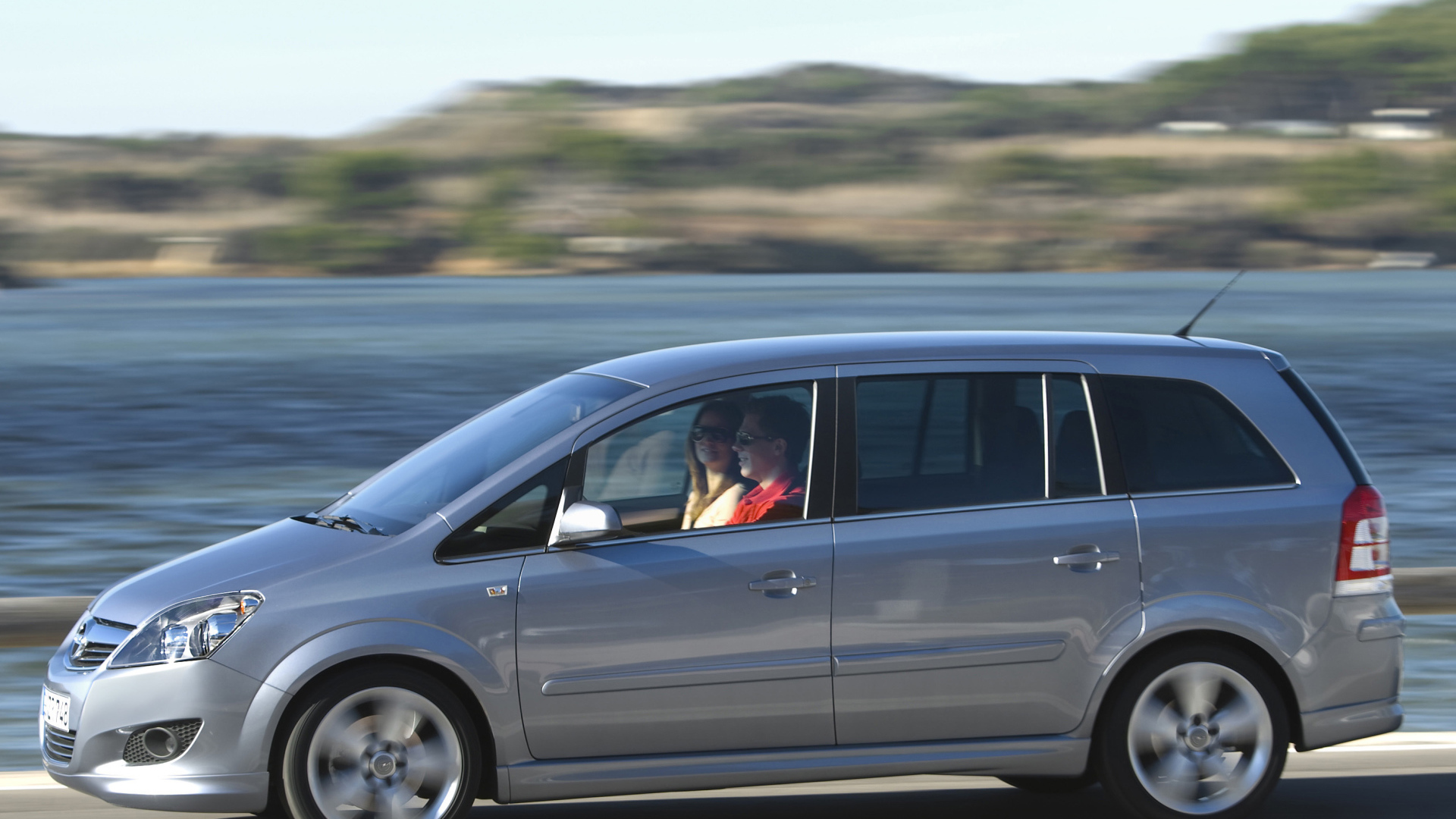 Автомобиль марки Opel  модели Zafira