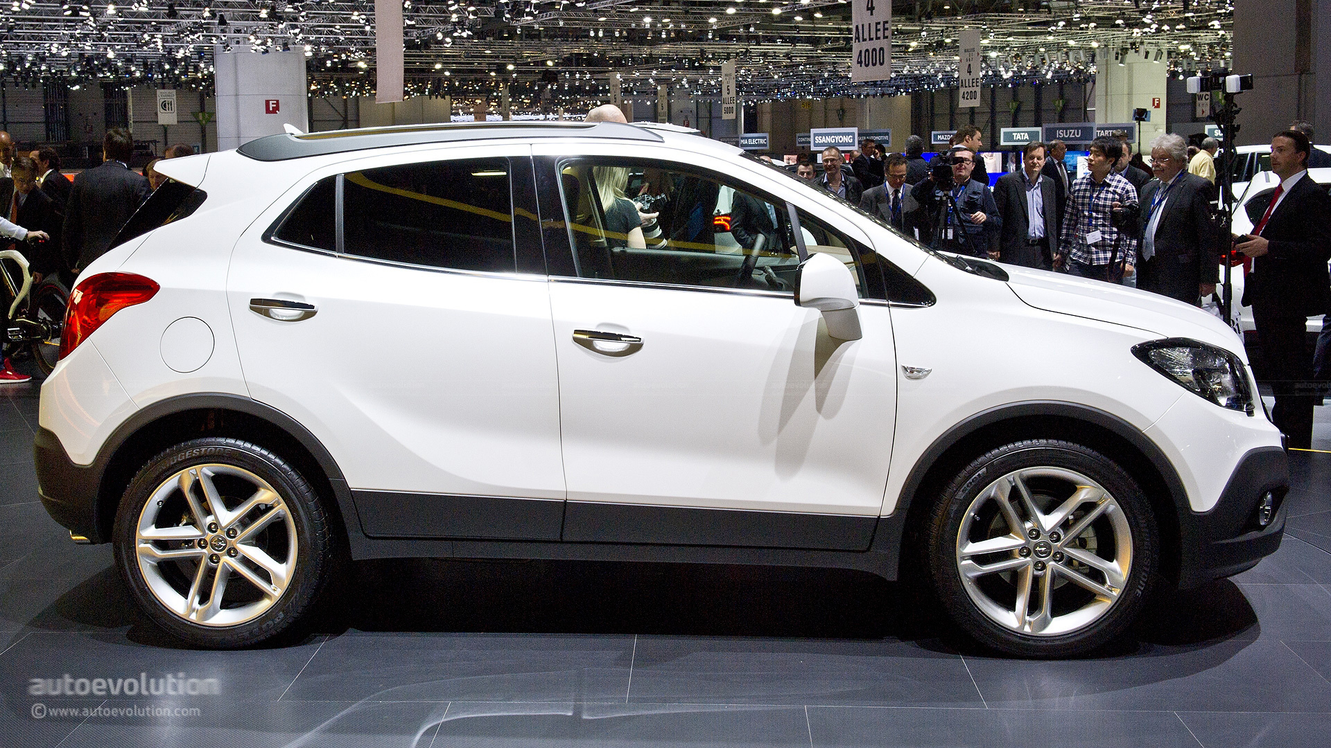 Новая машина Opel Mokka