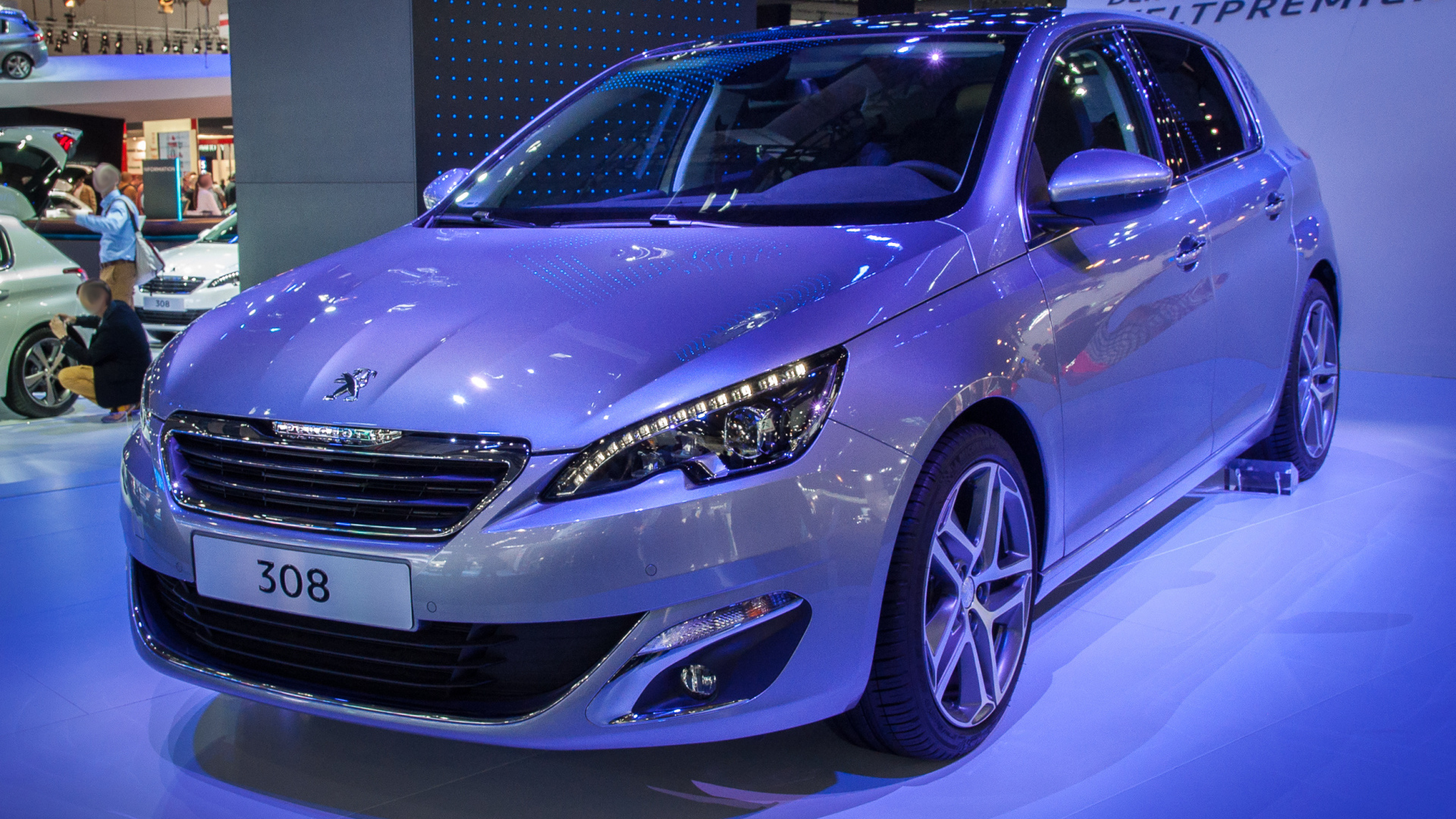Peugeot 308 в автосалоне