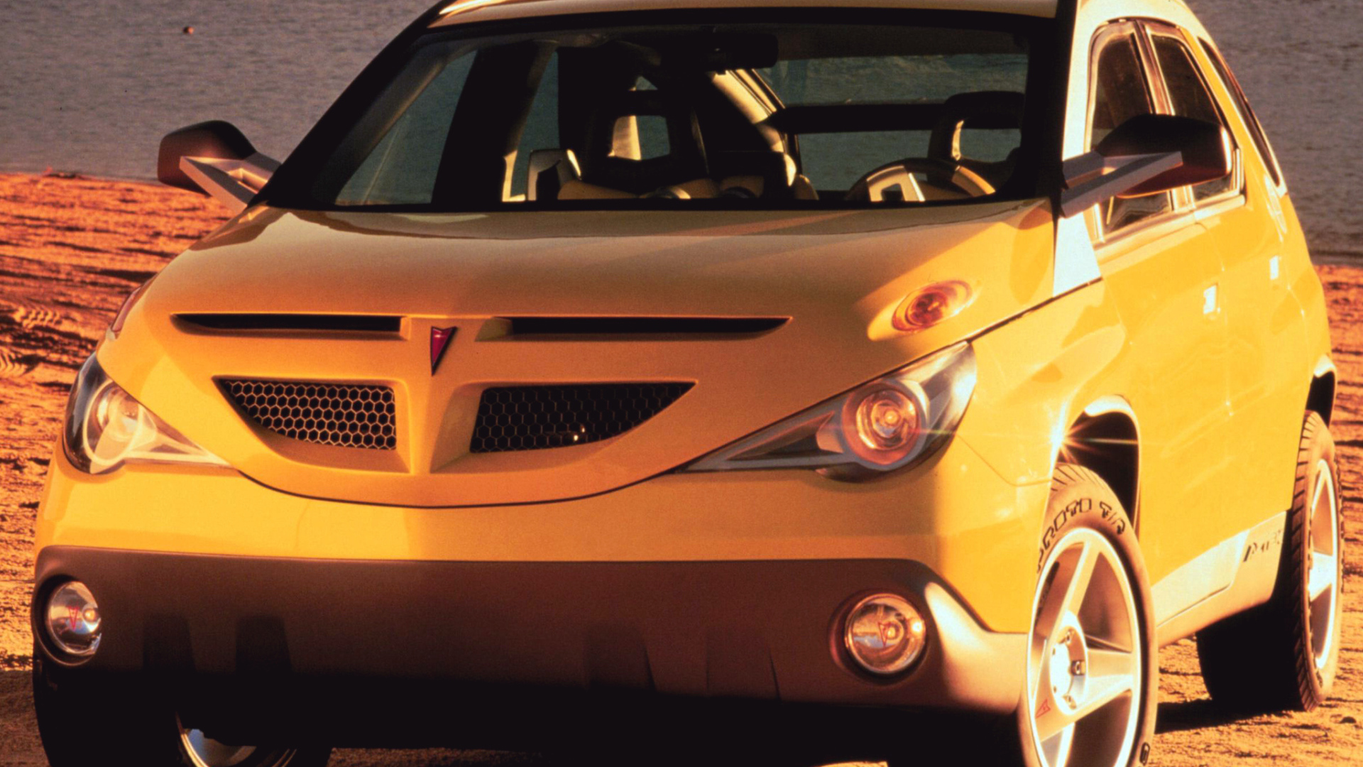 Новая машина Pontiac Aztec