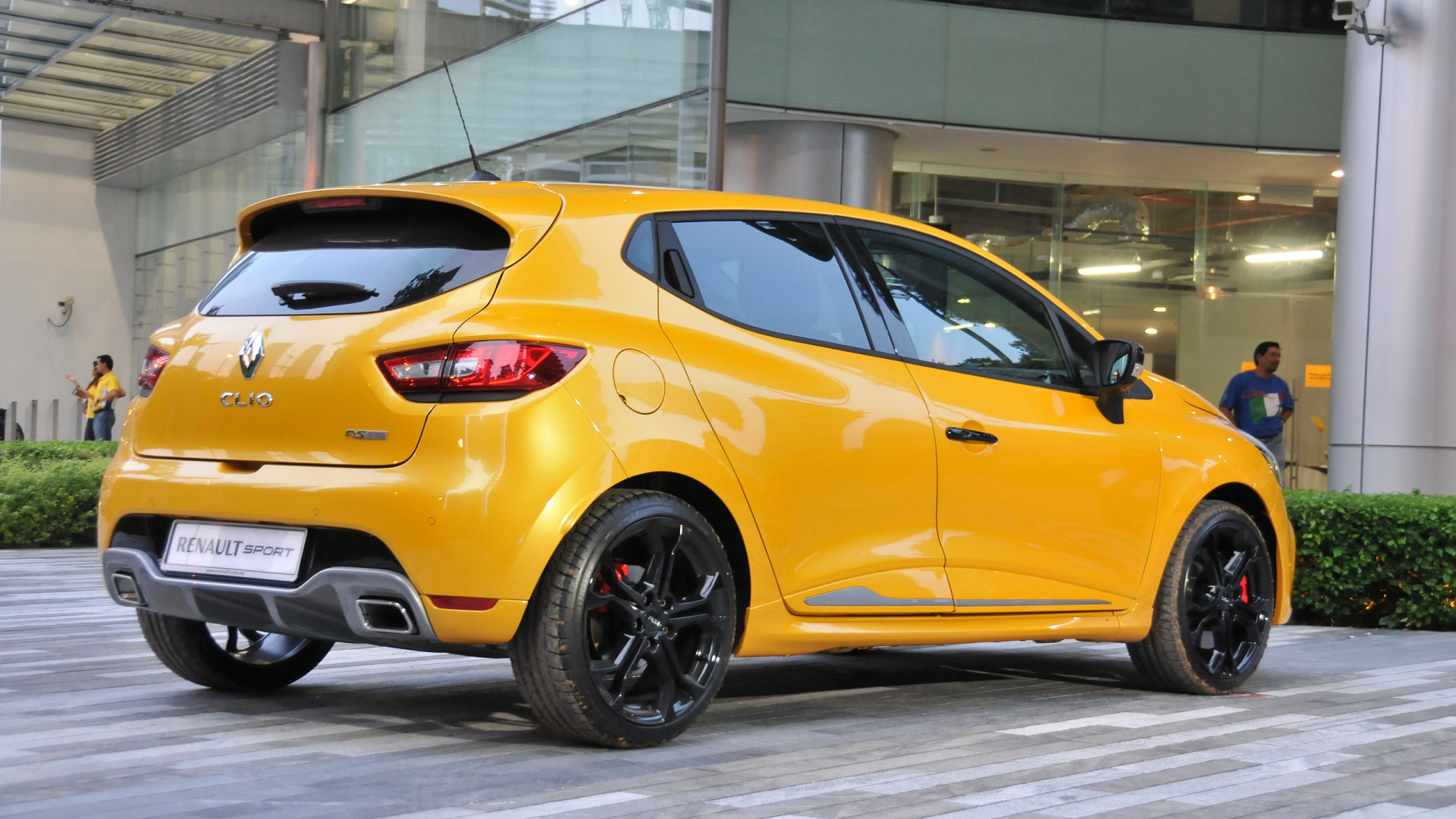 Красивый автомобиль Renault Next Two 2014