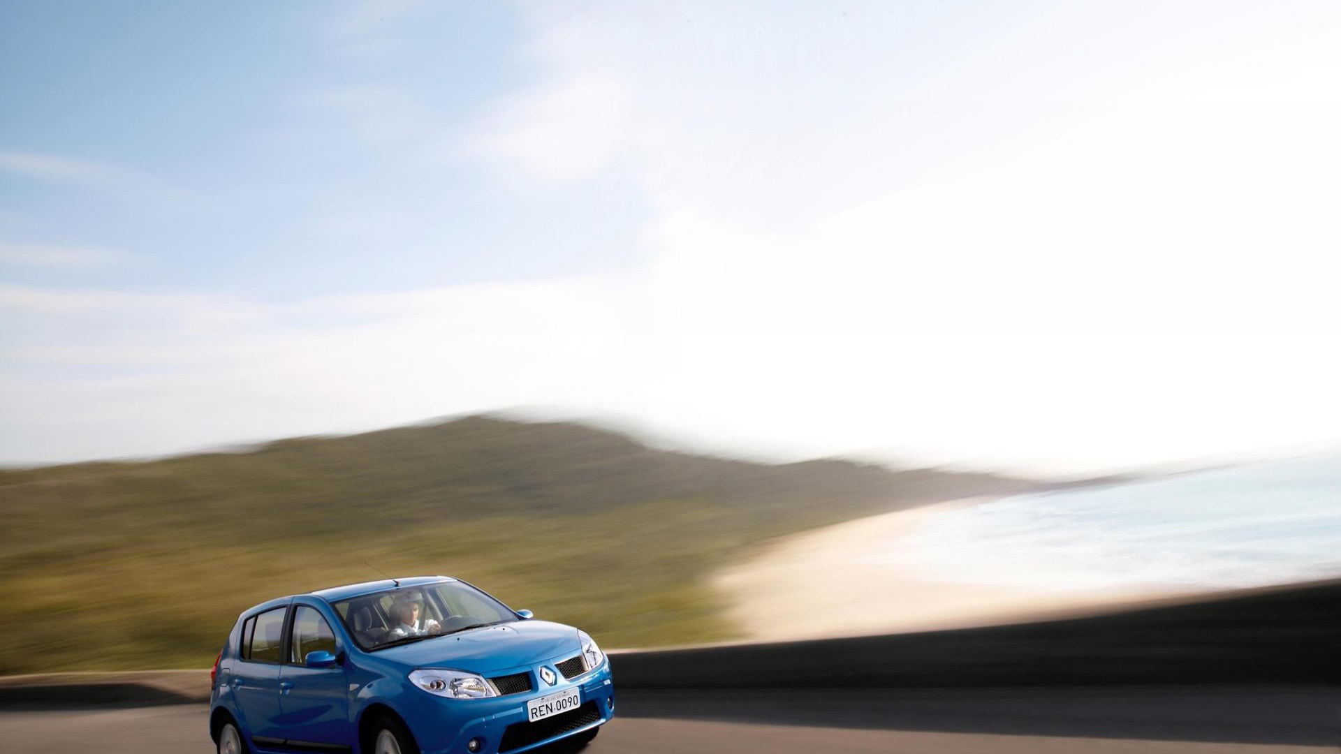 Автомобиль марки Renault модели Sandero