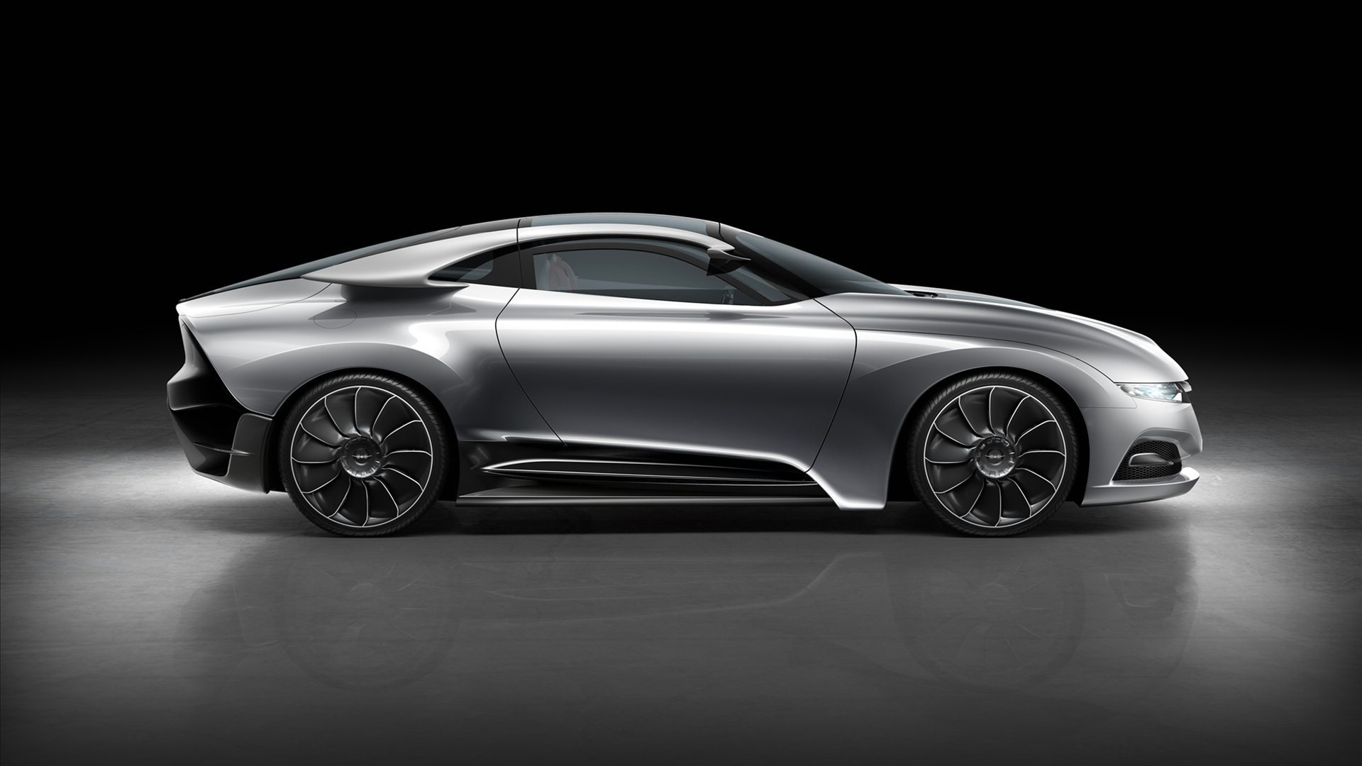 Новый автомобиль Saab 9000