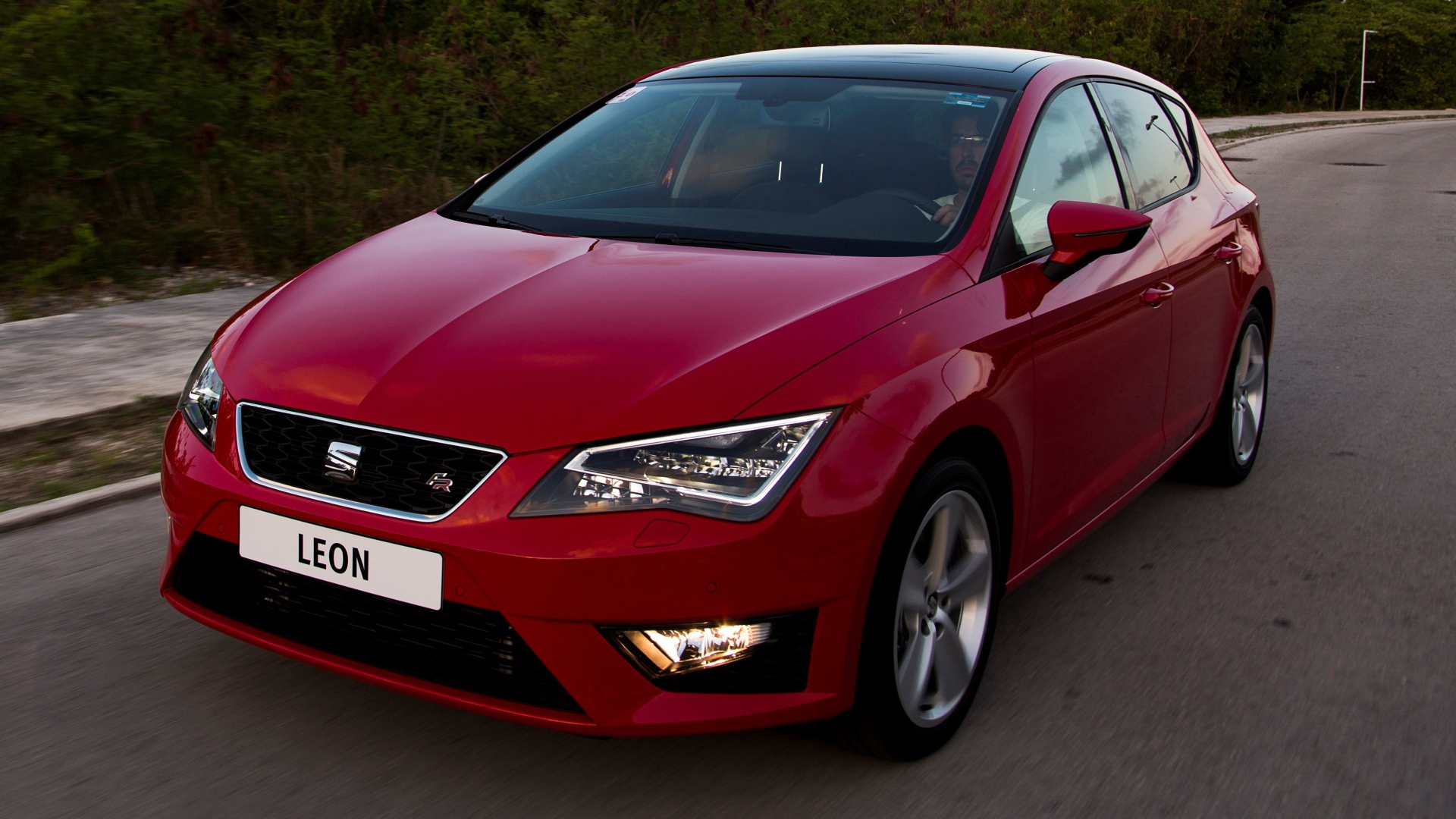Надежная машина Seat Leon 2014