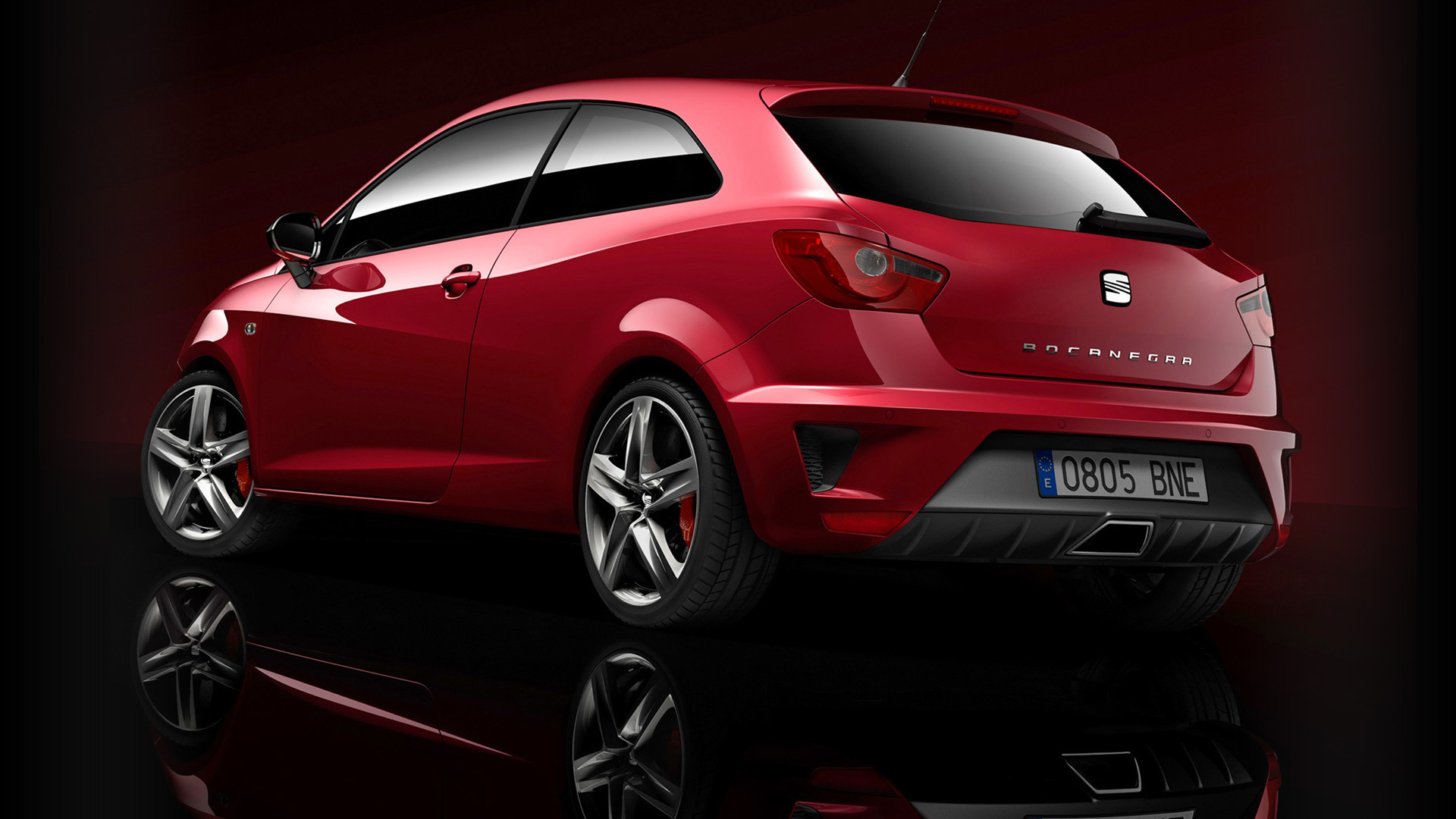 Автомобиль Seat Ibiza на дороге
