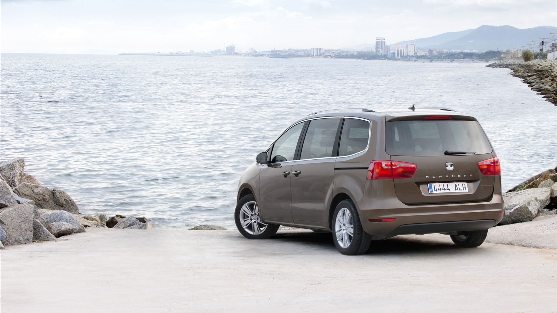 Надежная машина Seat Alhambra