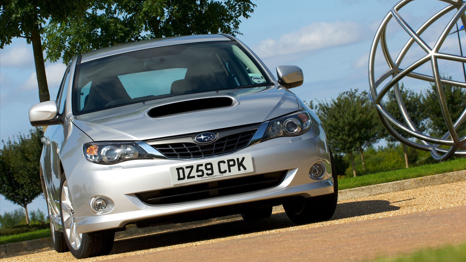 Автомобиль марки Subaru модели Boxer