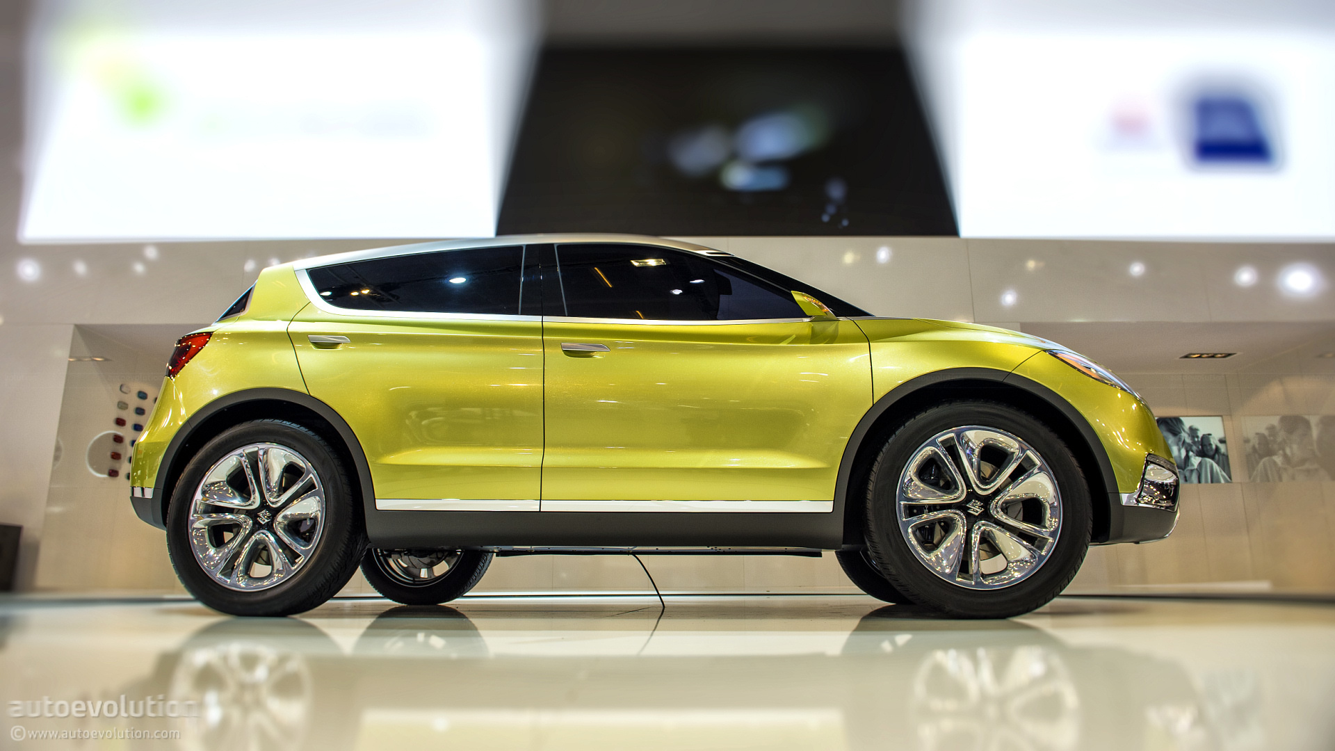 Автомобиль марки Suzuki S-Cross 2014