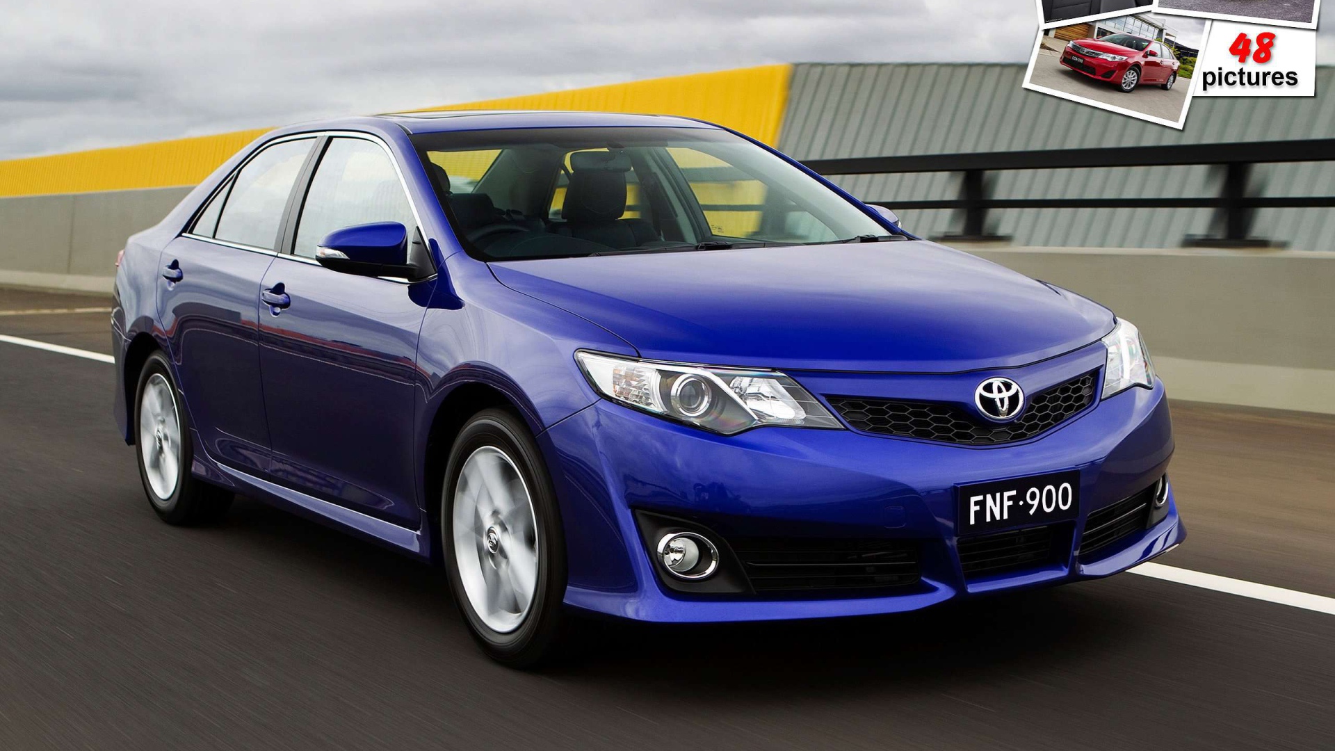 Красивый автомобиль Toyota Camry в Москве