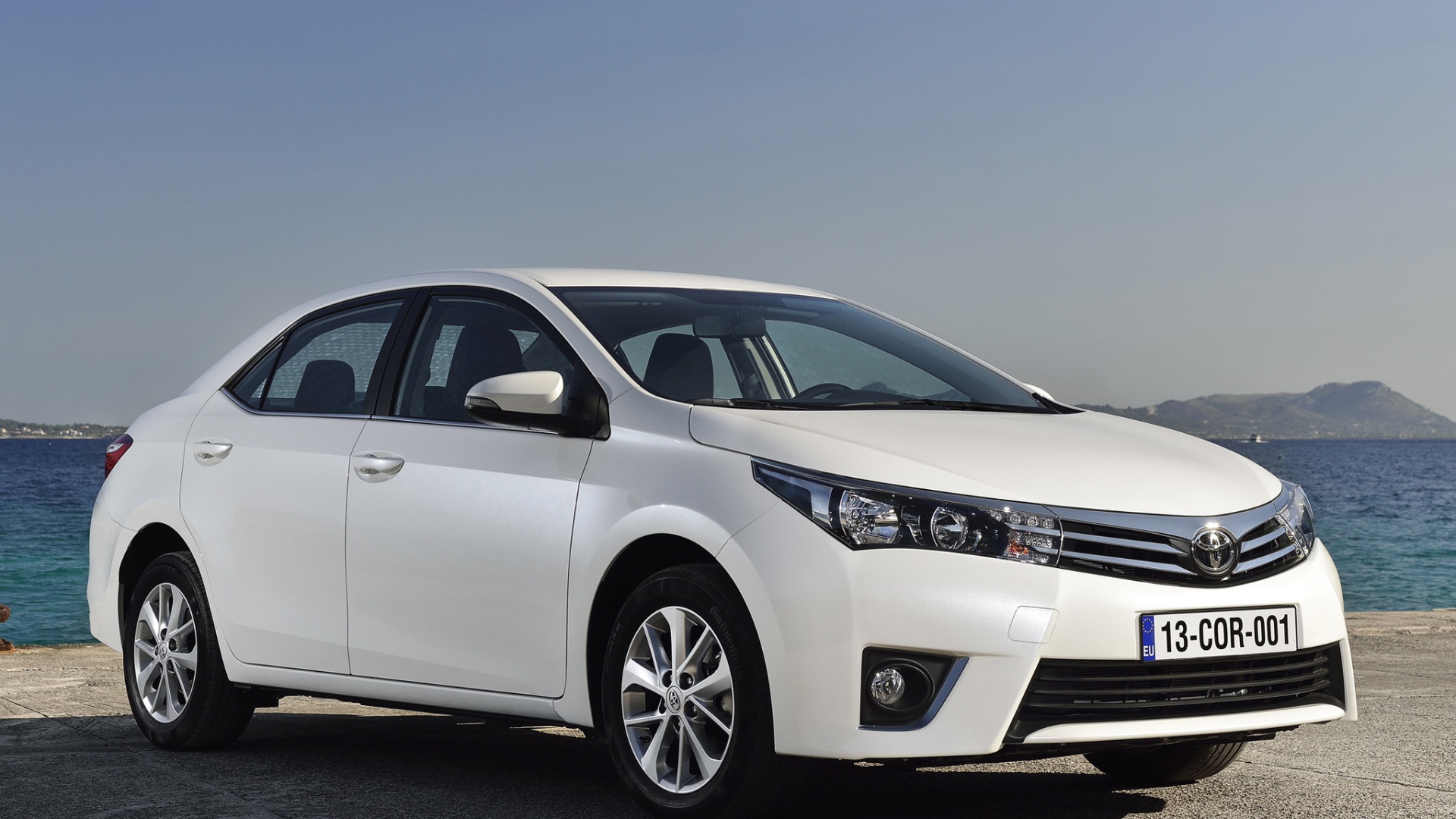 Новая машина Toyota Corolla 2014