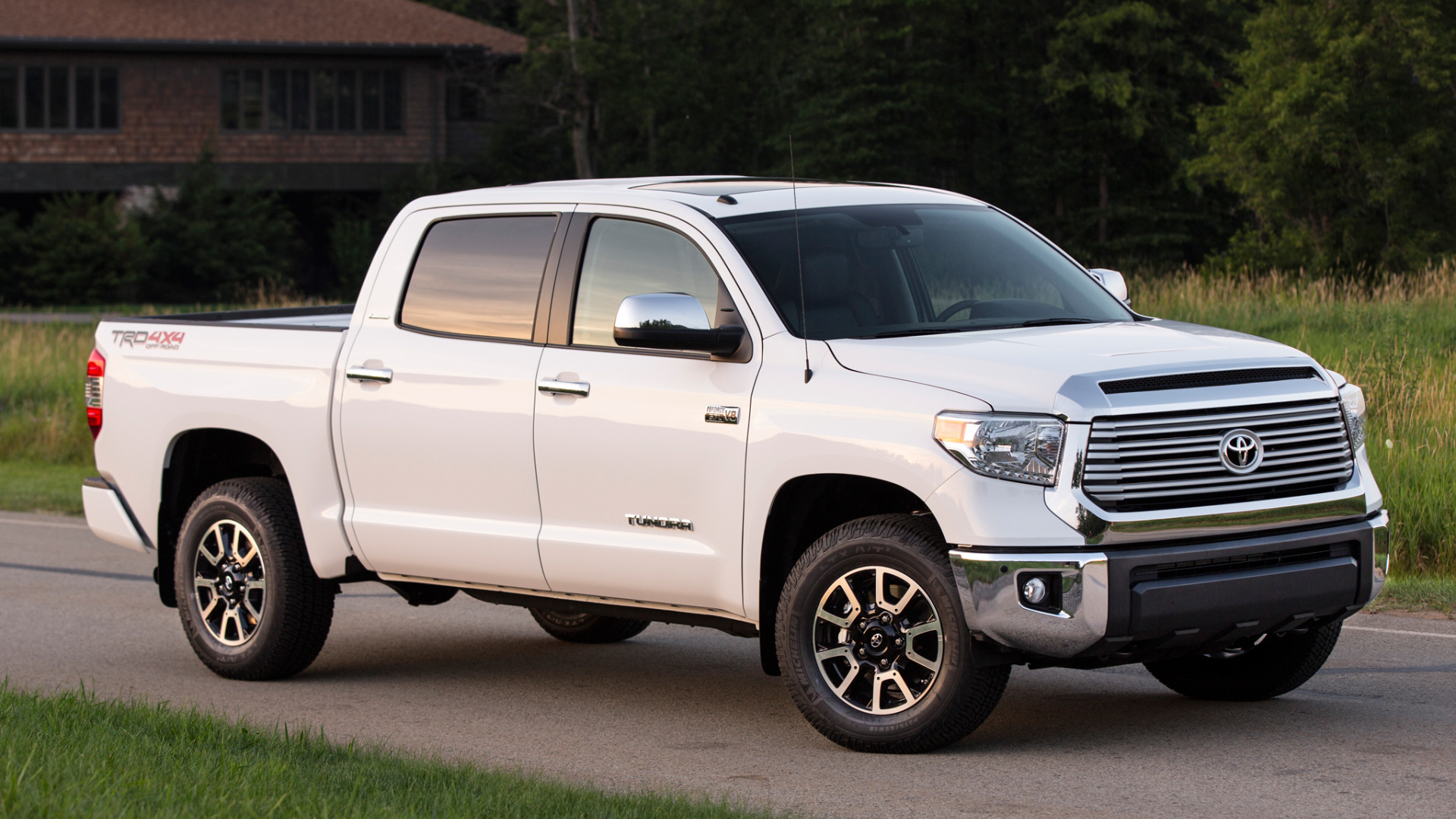 Новая машина Toyota Tundra 2014