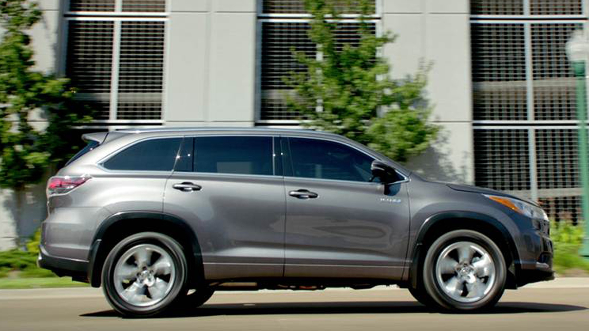 Надежный автомобиль Toyota Highlander 2014