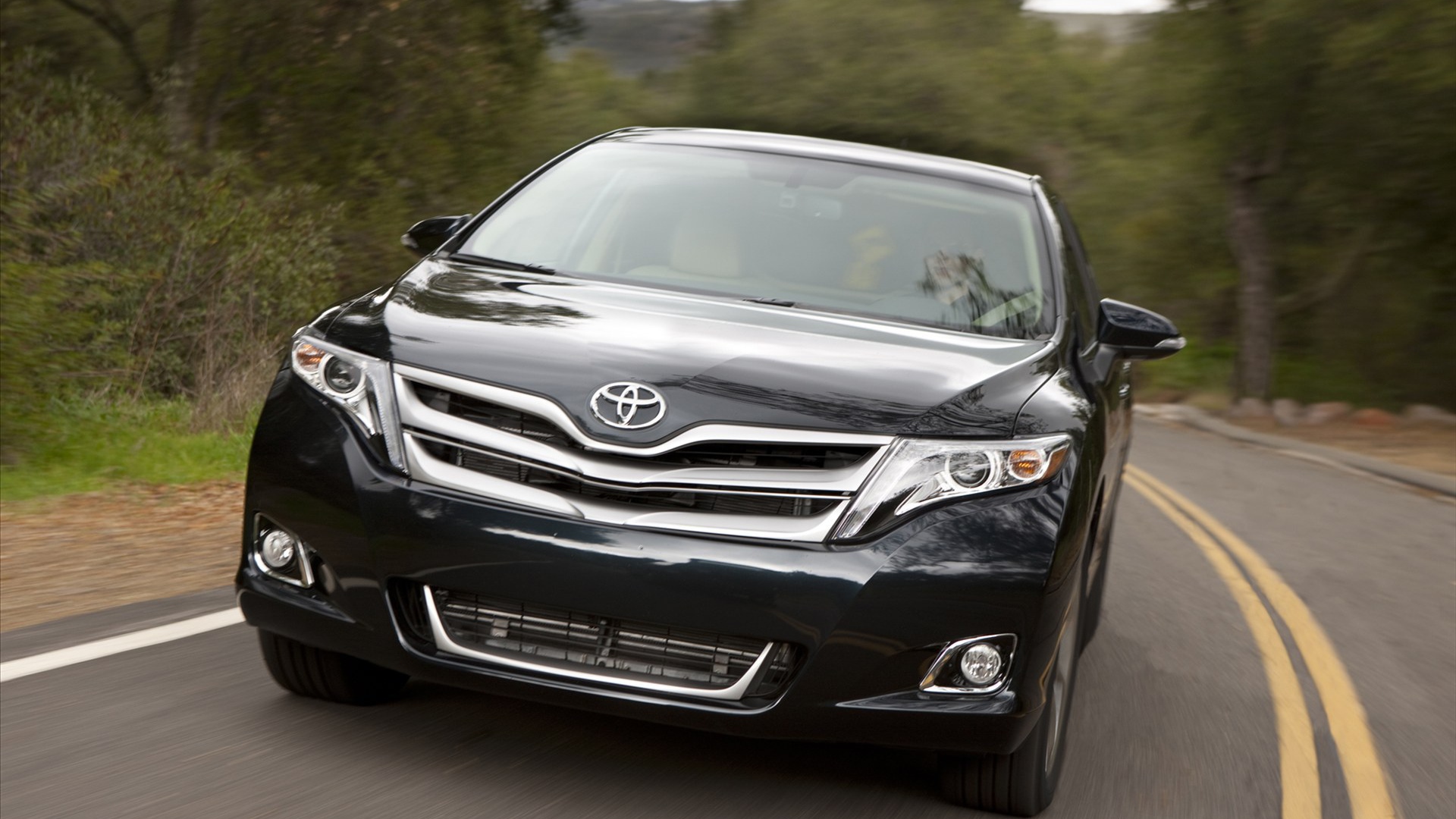 Автомобиль марки Toyota модели Venza