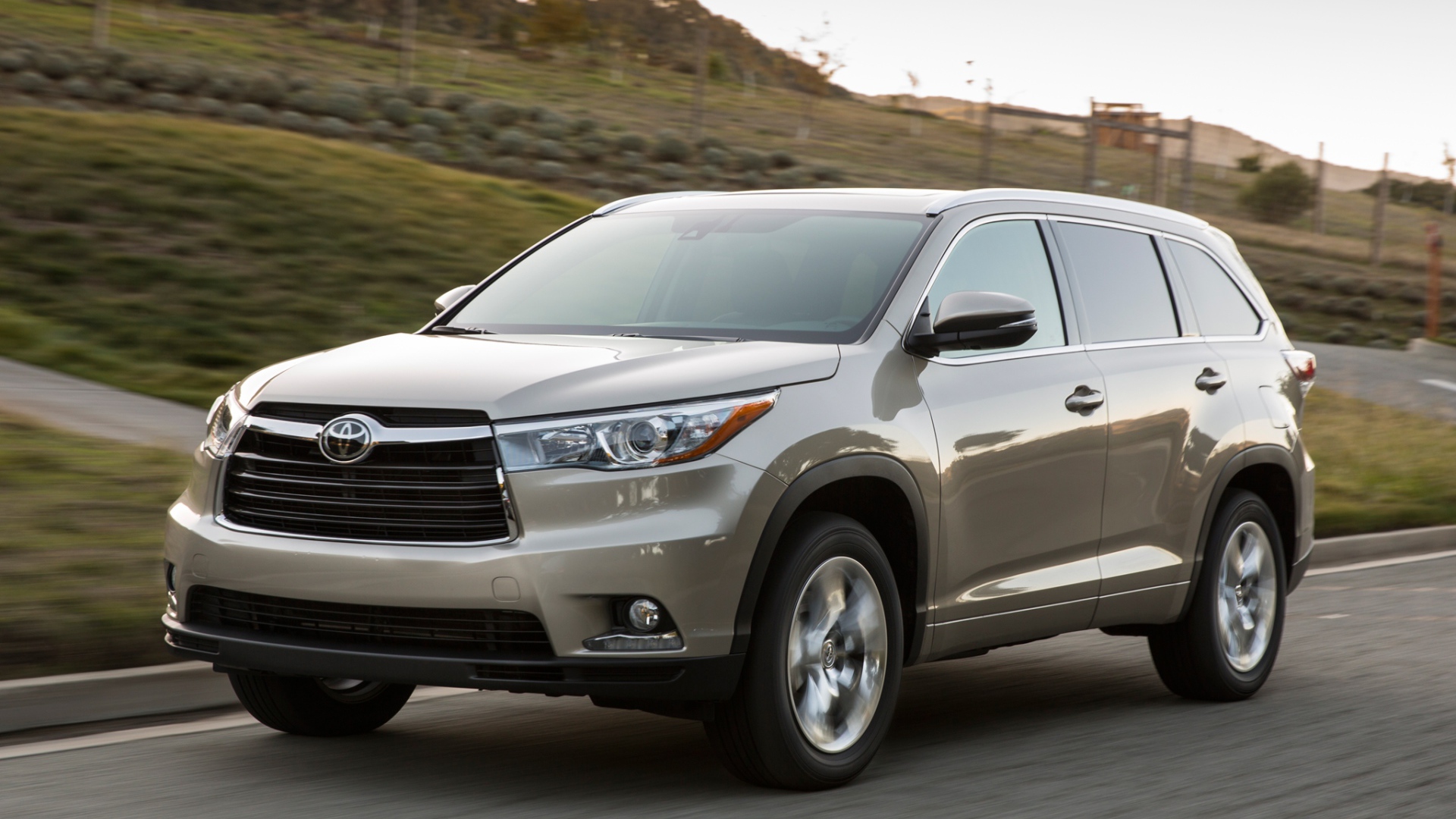 Новая машина Toyota Highlander 2014