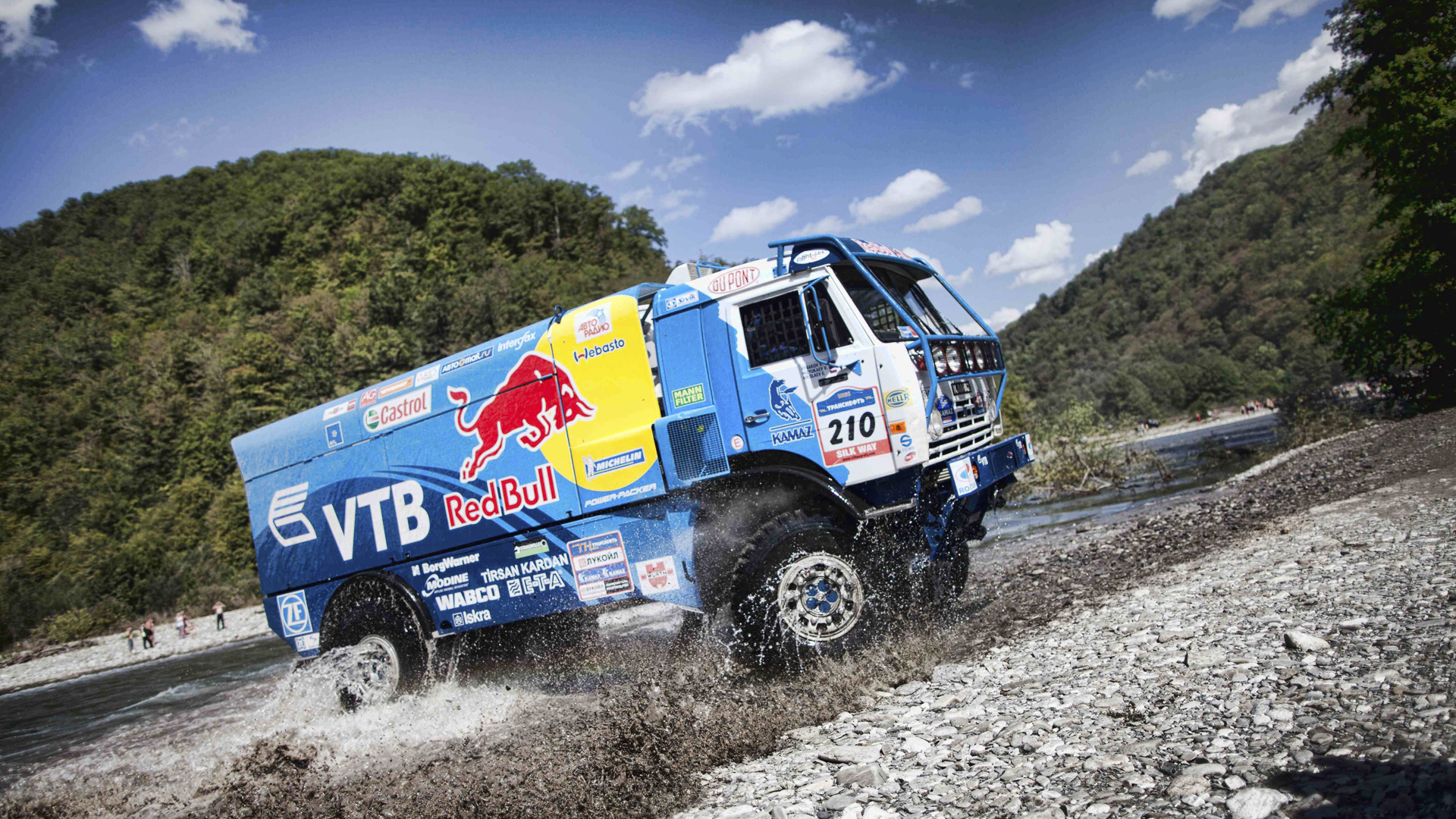 Камаз на трассе Париж-Дакар