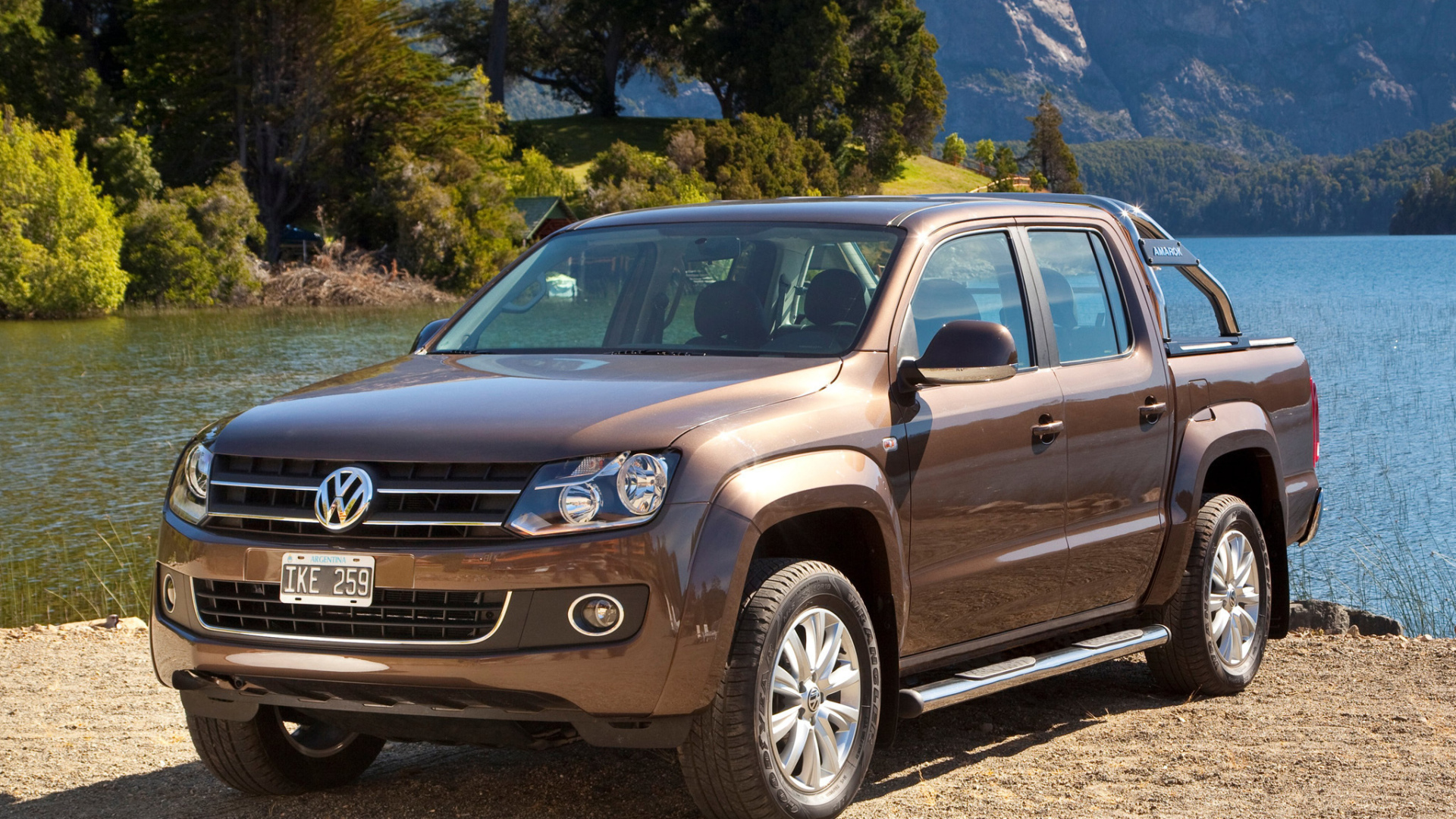 Красивый автомобиль Volkswagen Amarok в Москве