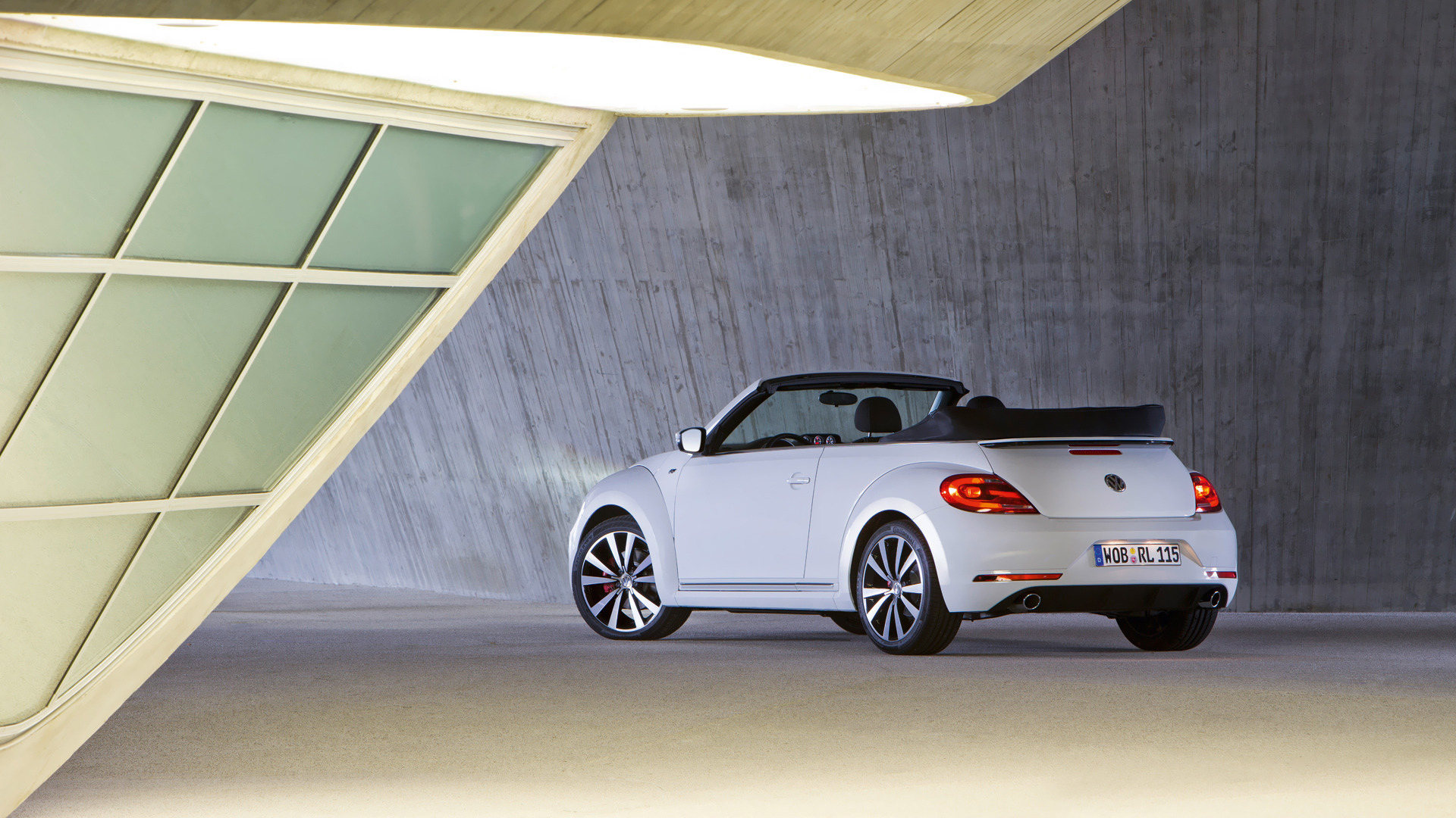 Новый автомобиль Volkswagen Beetle 2014