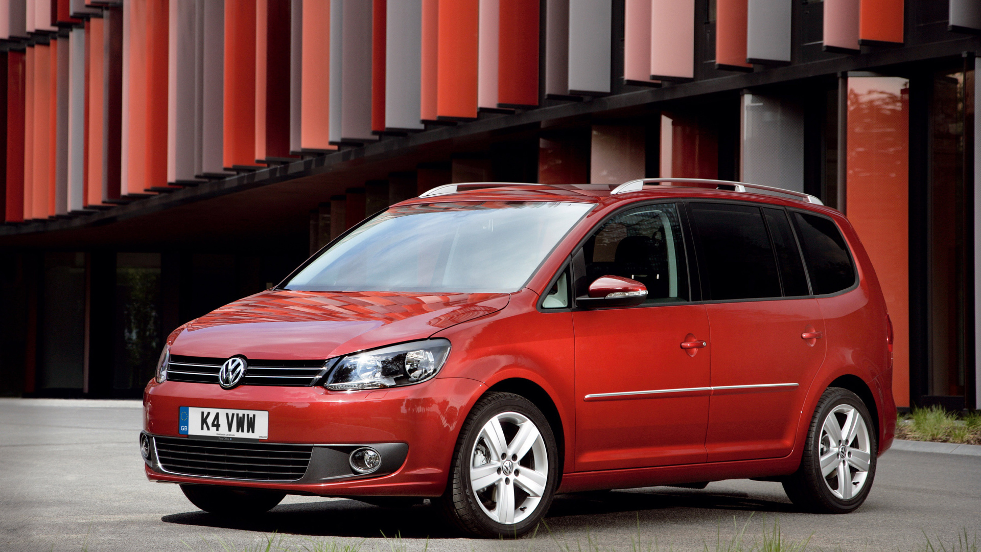 Надежный автомобиль Volkswagen Touran