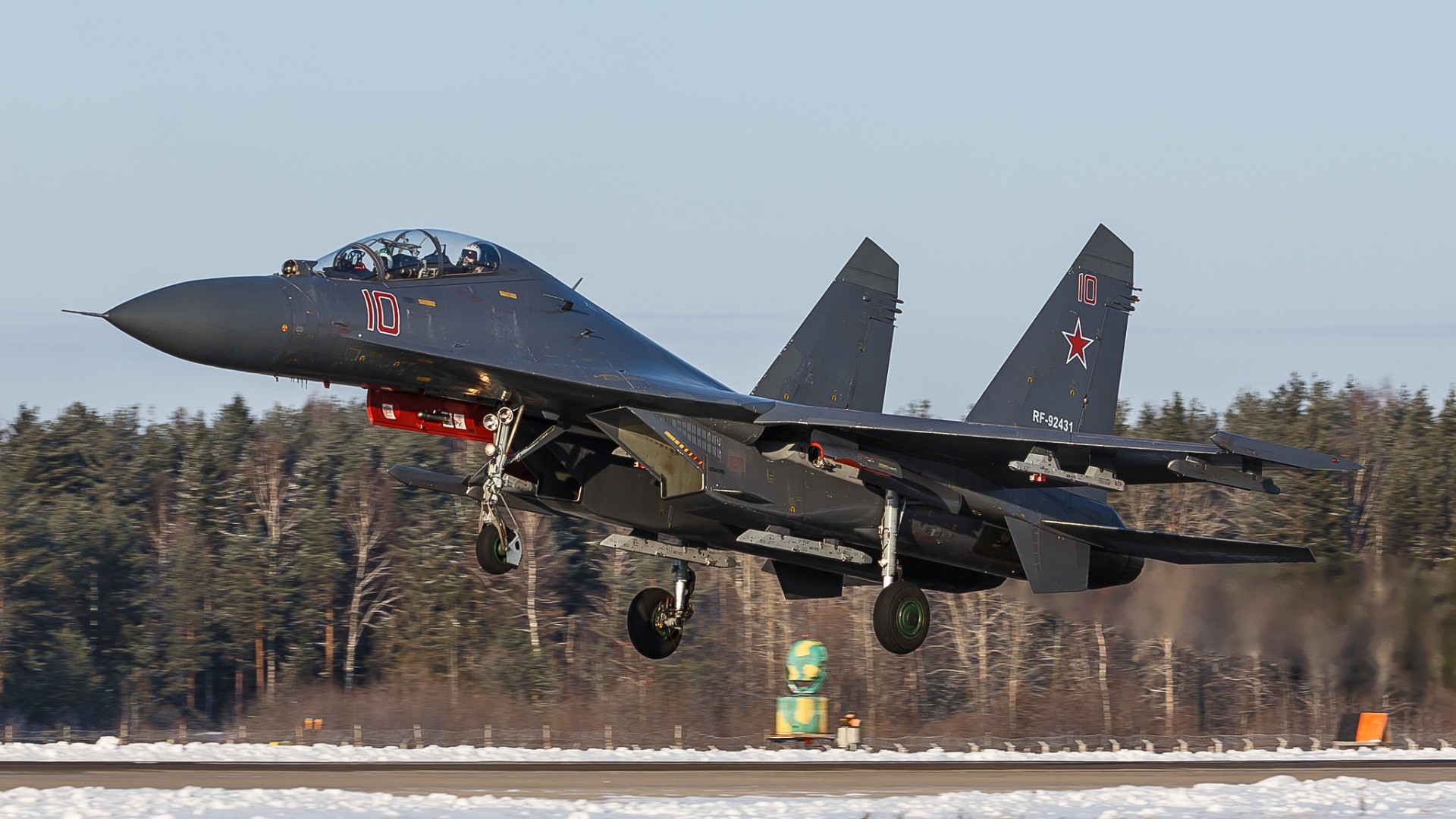 Посадка российского истребителя