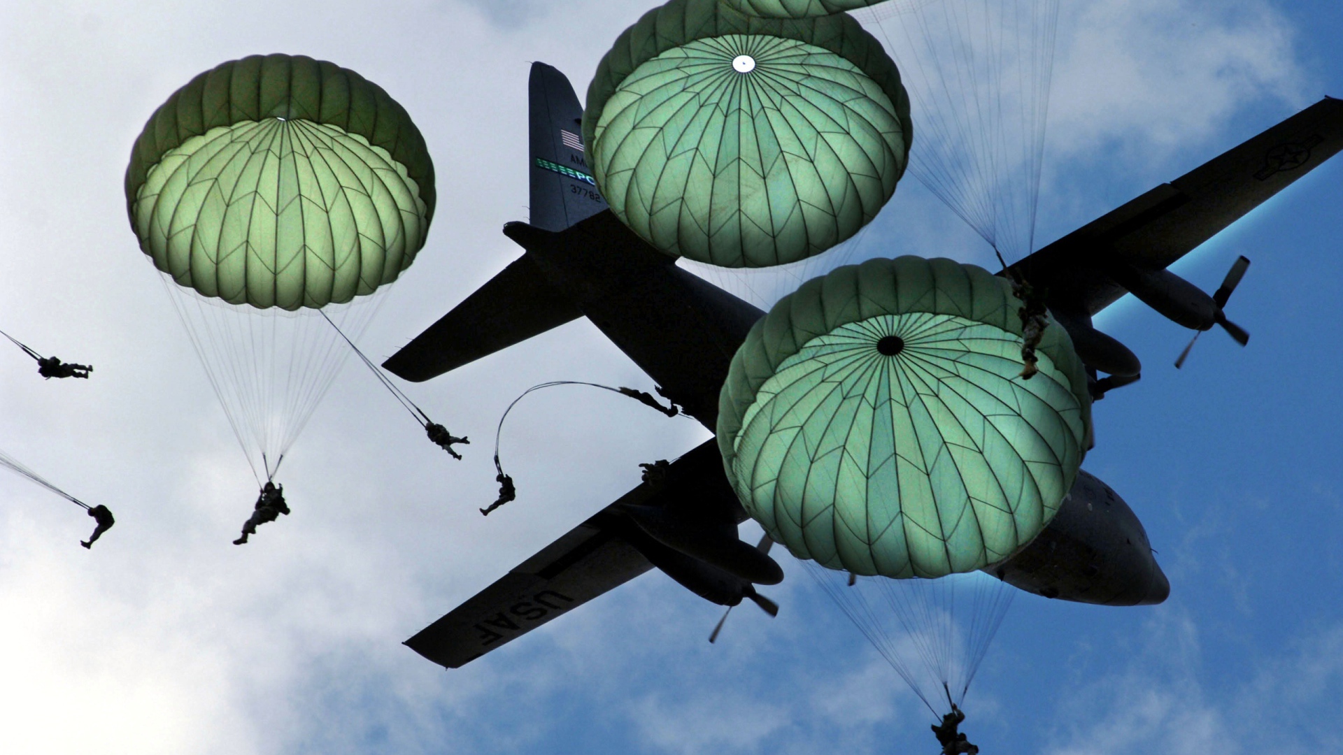 Высадка десанта на парашутах