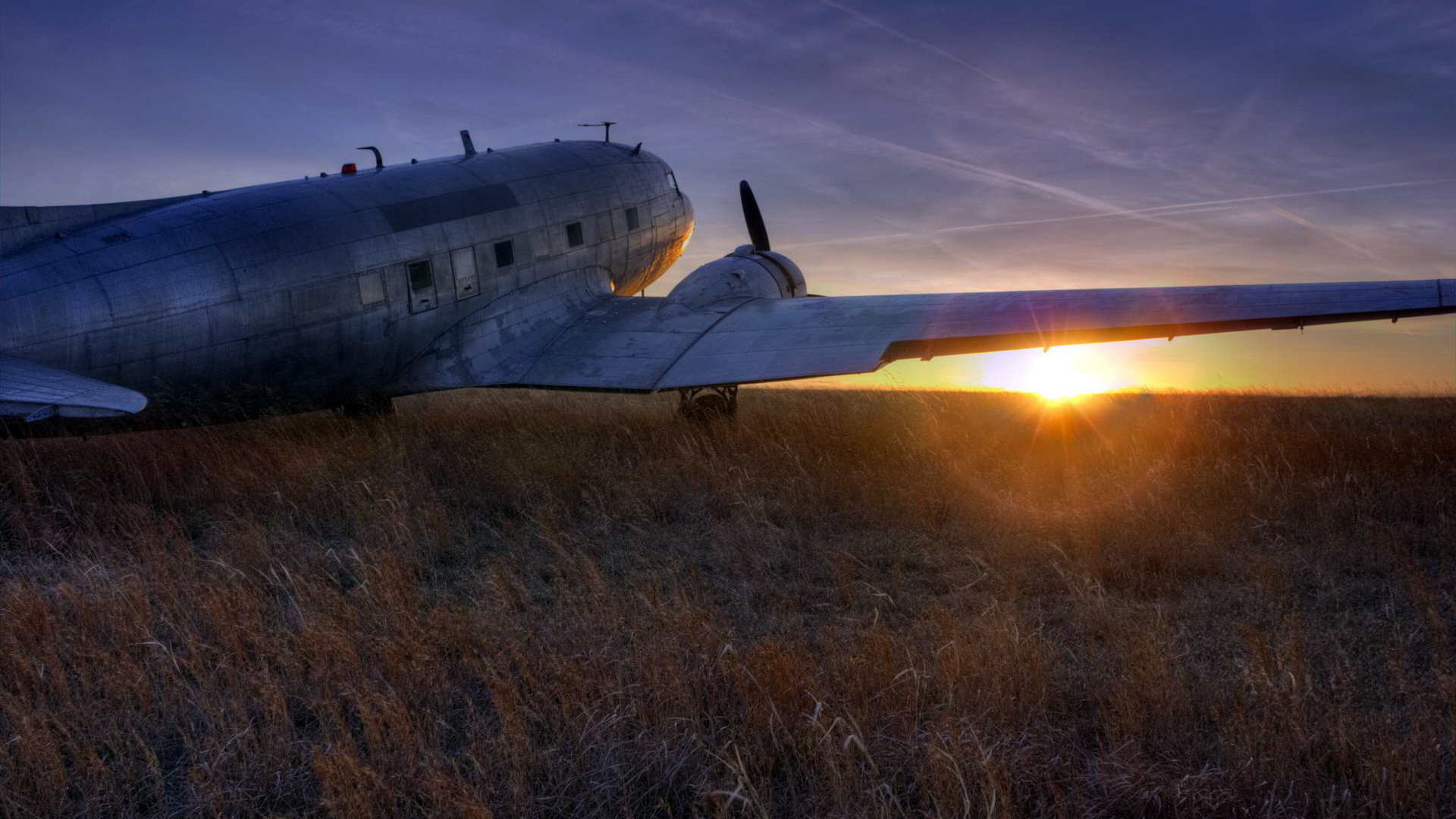 Самолет на поле