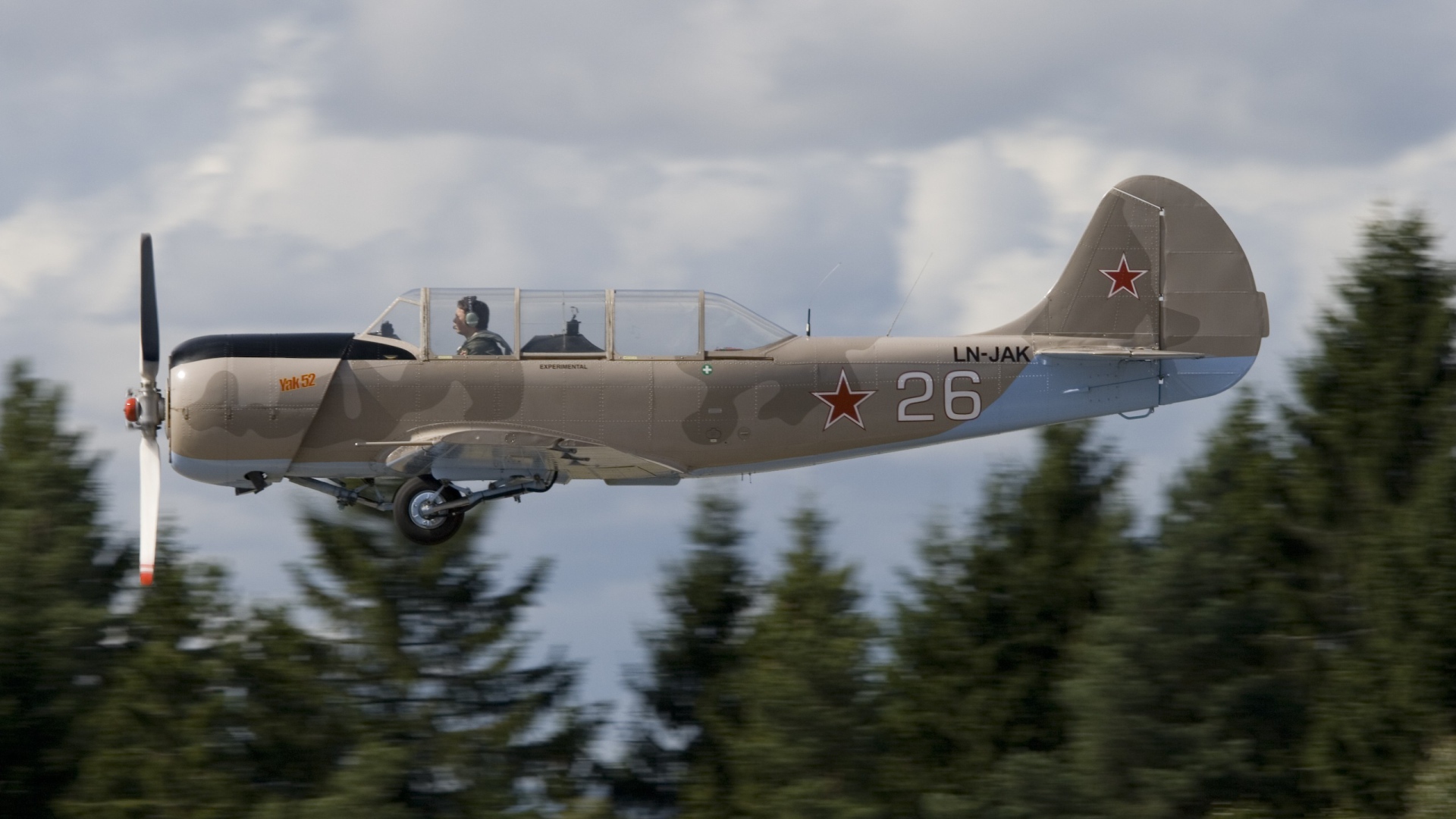Русский самолет Як-52