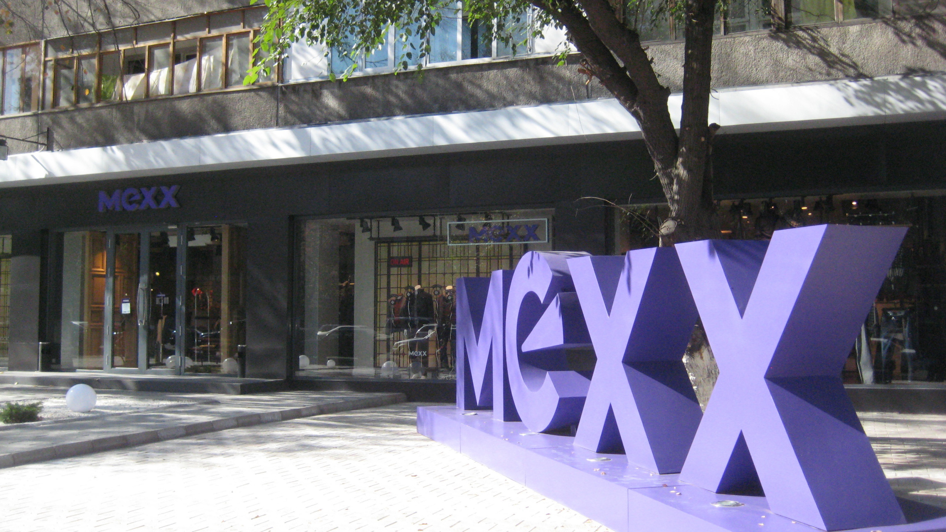 Модный магазин MEXX