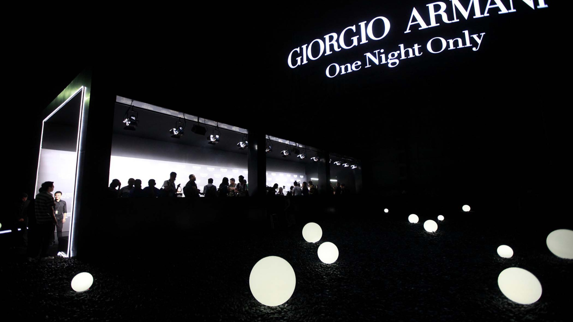 Распродажа одежды Giorgio Armani