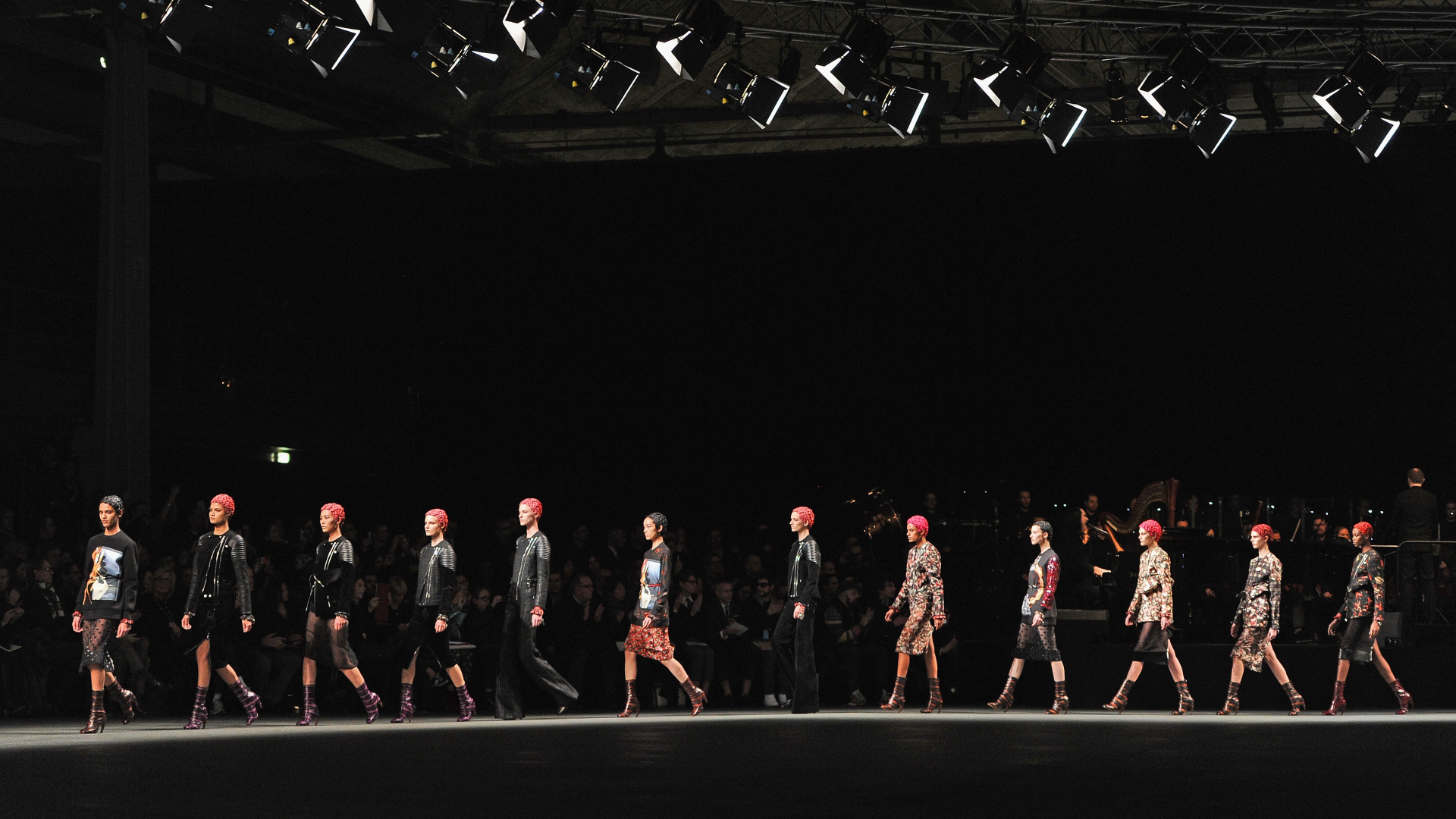 Показ мод Givenchy