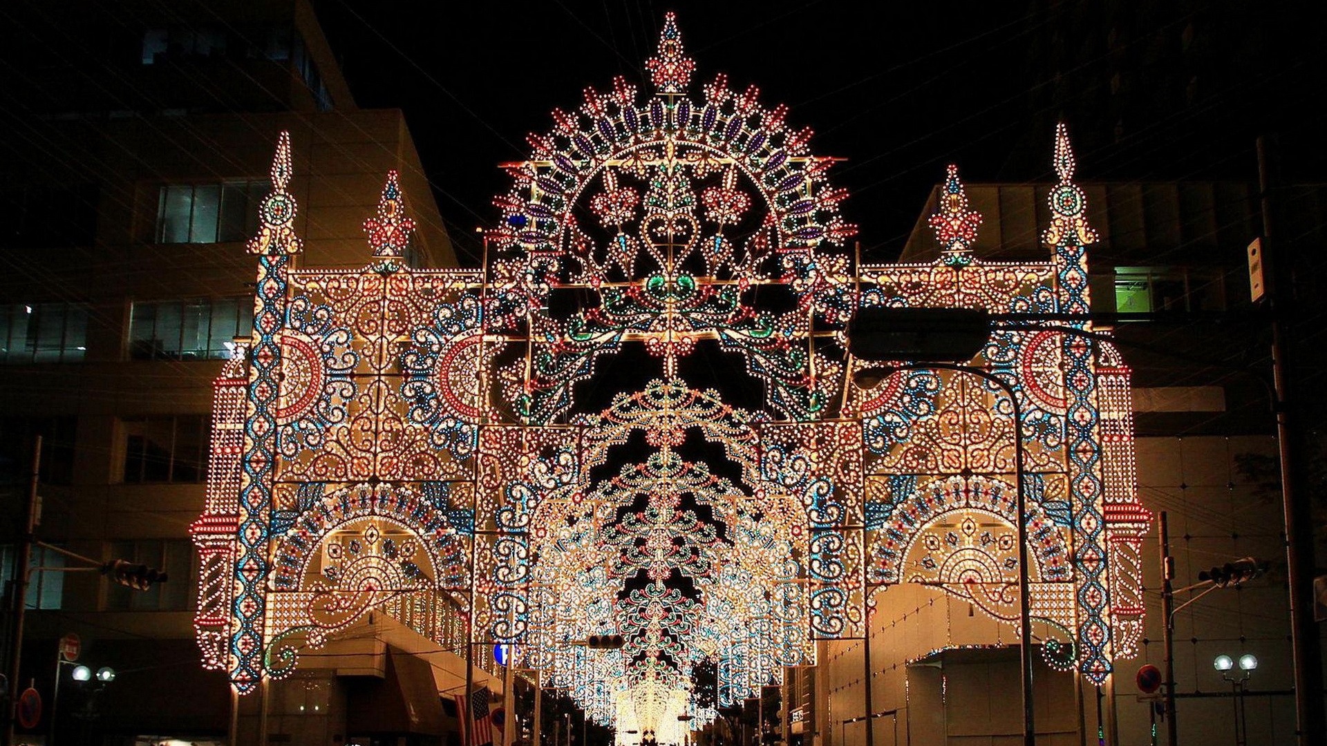 Освещение входа в костел