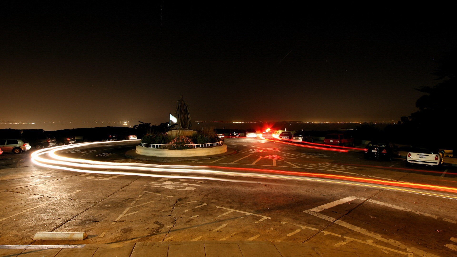 Ночной пейзаж со статуей