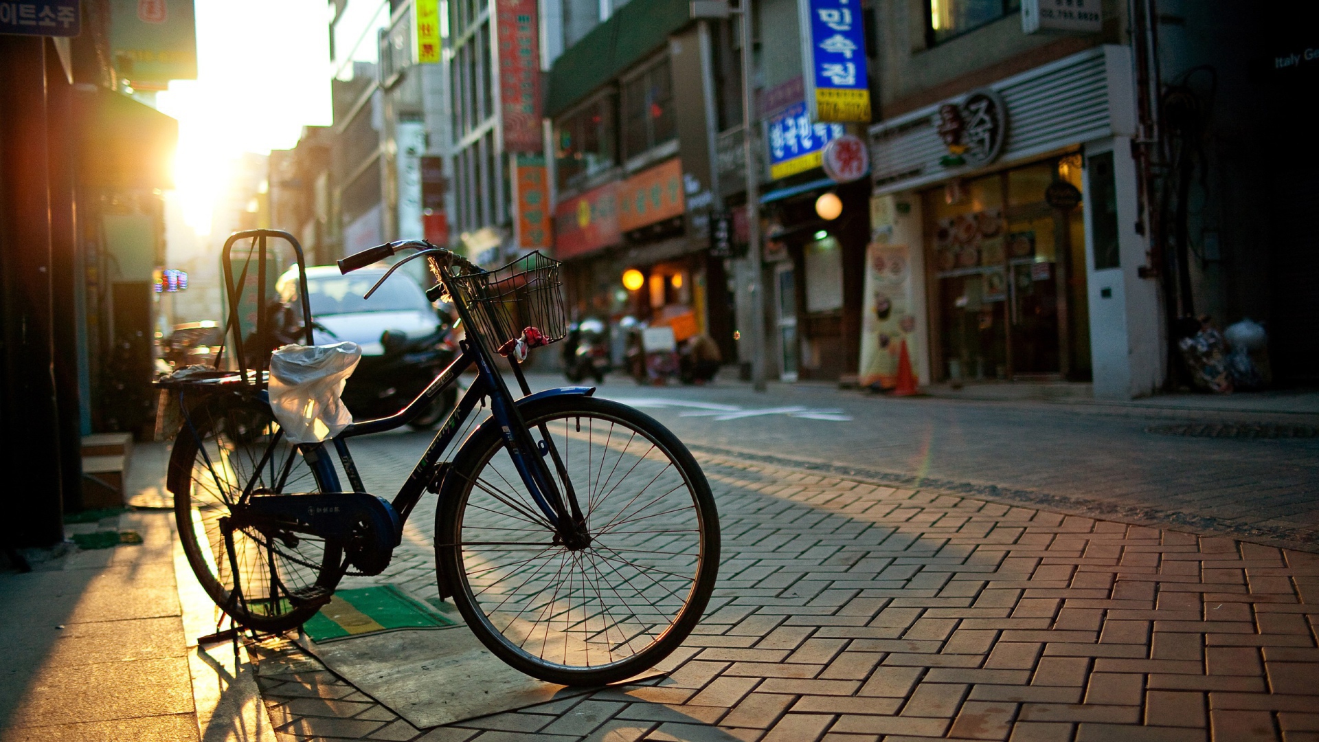	   The bike on the Korean street
