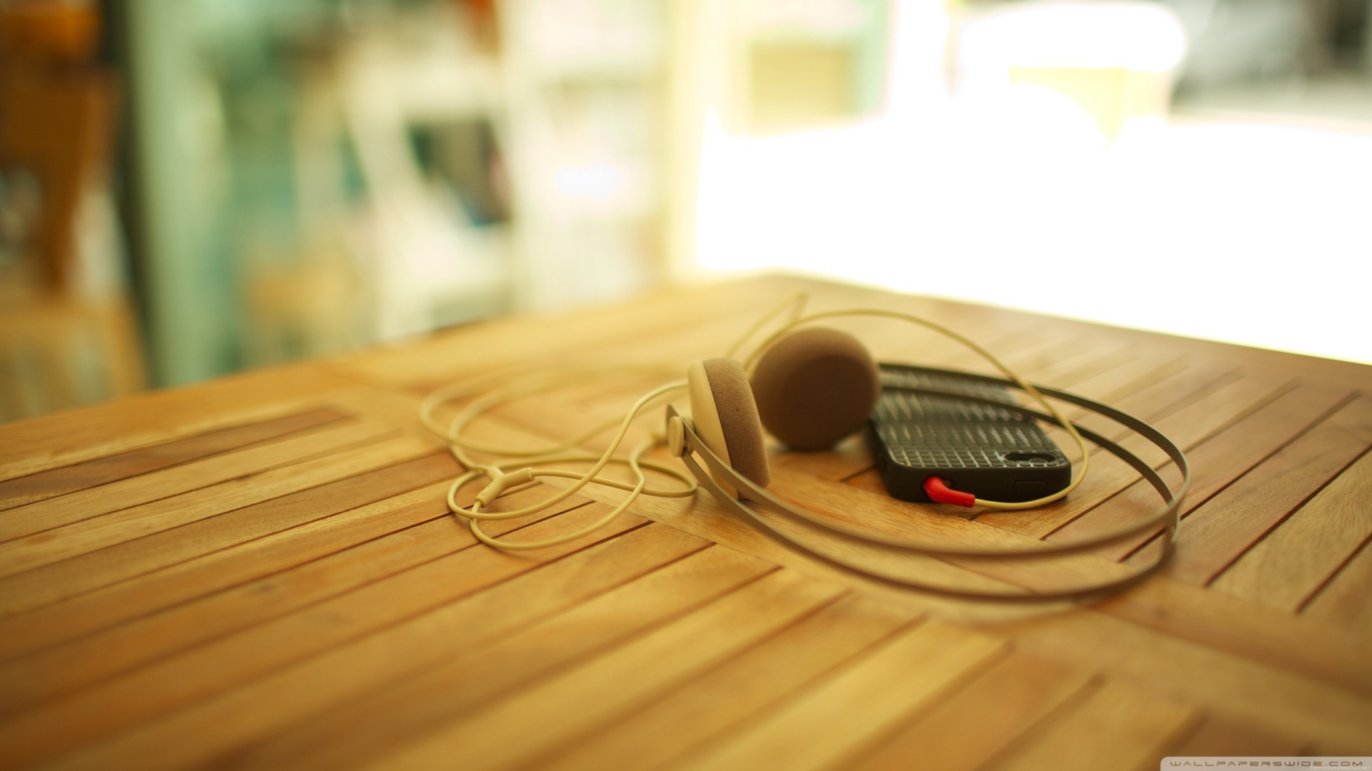 Айфоне с наушниками